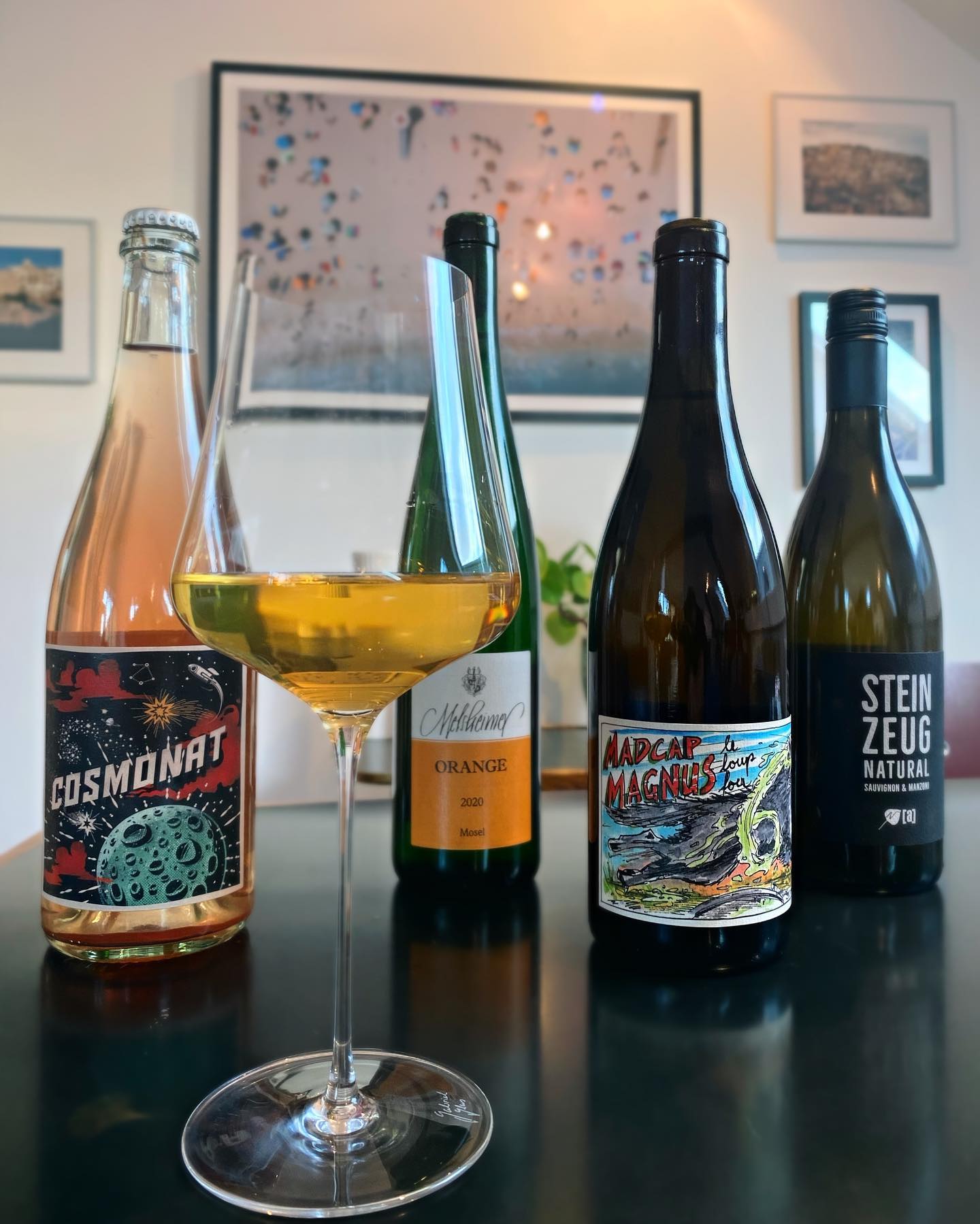 Lo-fi, low intervention, glou-glou, living wines, raw wines, natty wines…nature made wines… what ever you want to call them the style of natural wines are still the talk of the town even if you love them or hate them. For me it’s about drinking good wines that are made good. And I can highly recommend that the winemakers of Germany with their precision approach, attention to detail and mastery of cool climate #wines are making clean, smooth, exciting… Rawsome wines 🍾🍾🍾
If your keen to discover the world of #naturalwine or #naturwein in 🇩🇪 I’d be happy to be your host. Or if your thirsty head over to @crackingwines 🥂
#naturalwines #lofiwines #nattywine #rawwine #riesling #pinotgris #pinotnoir #savignonblanc #rheinhessen #mosel #germanwine #winetatsing #organicwine #sustainablewine #vinnaturel #vino
@rawwineworld