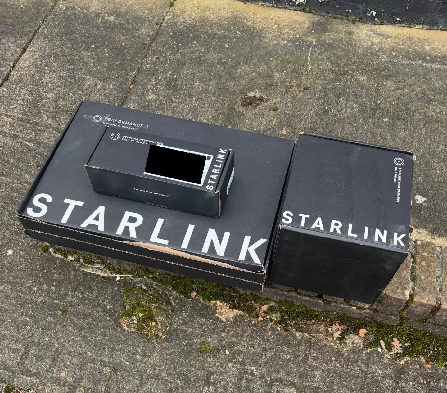 🚀 High-Speed Connectivity for your Business!
This week we completed a Starlink installation for the team at @liquidassetpartnerswhisky Brentwood.
The clients opted for the Performance 3 model, and it certainly delivered with speeds in excess of 210 Mbps, providing the high-bandwidth network, required for the clients new office space.
📩 DM @av_guys1 for professional Starlink installations and enquiries.
#StarlinkUK #BrentwoodBusiness #SmartOffice #StarlinkInstallation #av_guys1