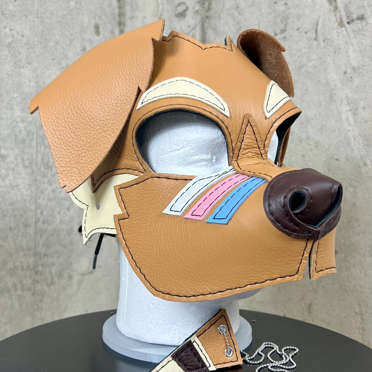 Partial custom golden retriever hood for Magnus! 🐕
http://scrapyardleather.com
#scrapyardleather #scrapyardlthr #pupplay #petplay #furryfandom