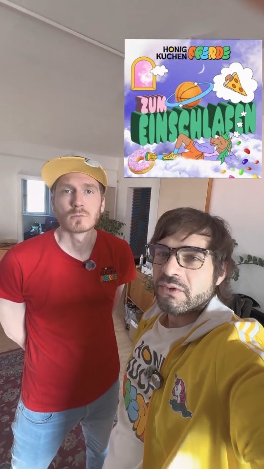 🌙 Neu: Das Einschlafalbum der Honigkuchenpferde 🐴
Endlich ist es da: Unsere größten Hits – jetzt in der extra gemütlichen Einschlaf-Version. Perfekt für kleine (und große) Menschen, die nach einem langen Tag einfach nur noch ins Traumland reisen wollen.
Leise Melodien, ruhige Klänge und ganz viel Honigkuchenpferde-Zauber begleiten euch sanft ins Bett.
⚠️ Warnung: Dieses Album kann zu spontanen Gähnattacken, schweren Augenlidern und plötzlichem Wegnicken führen.
Wir übernehmen keine Verantwortung, wenn ihr schon beim zweiten Lied tief und fest schlaft.
Jetzt überall streamen – und ab ins Land der Träume. Gute Nacht! 🌙✨
#honigkuchenpferde #einschlafen #musik #kinderlieder #bessereinschlafen