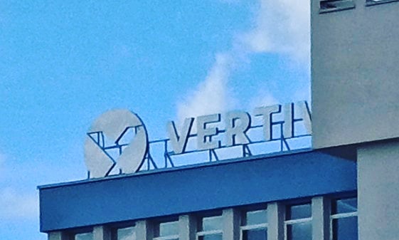 Svetelná reklama / logo VERTIV
________
Follow us @vstudio_sk
See more: LINK in PROFILE.
Tag a friend who might like it. ◉‿◉
________
#signmaking #svetelnareklama #reklamnypanel #reklama #vstudio #petozelo #grafika #banner #vyrobareklamy #reklamnetabule #znaceniebudov #orientacnysystem #svetelnelogo
#lednapis
#vertiv #výroba