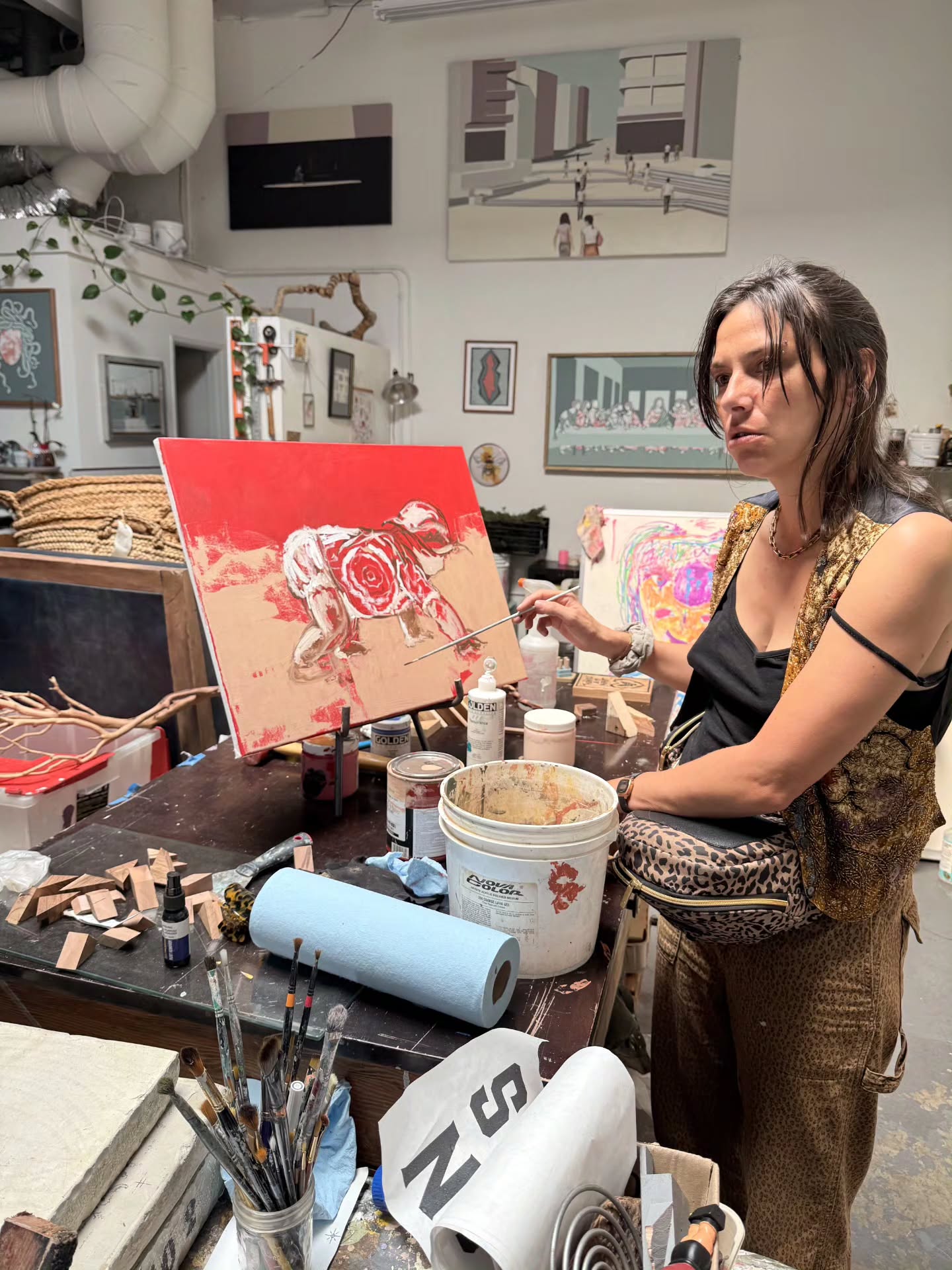 Trying to get a couple brushstroke in the canvas. Achieve more in less time. 20 minutes at the time. #momlife #artistmom #studiotime