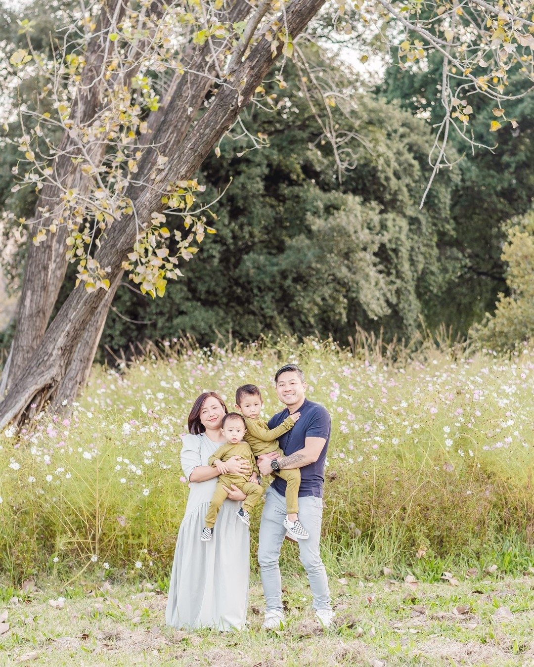 We may have caught the end of the cosmos season, but oh my it didn't disappoint🌸🌸🌸 Flowers can grow in many directions, but these family roots grow as one.
We just loved taking photos of these lively little ones~ Stunning family
#familyportraits #inbloom #lifestylephotography #johannesburgphotographer #familytime #afternoonslikethis