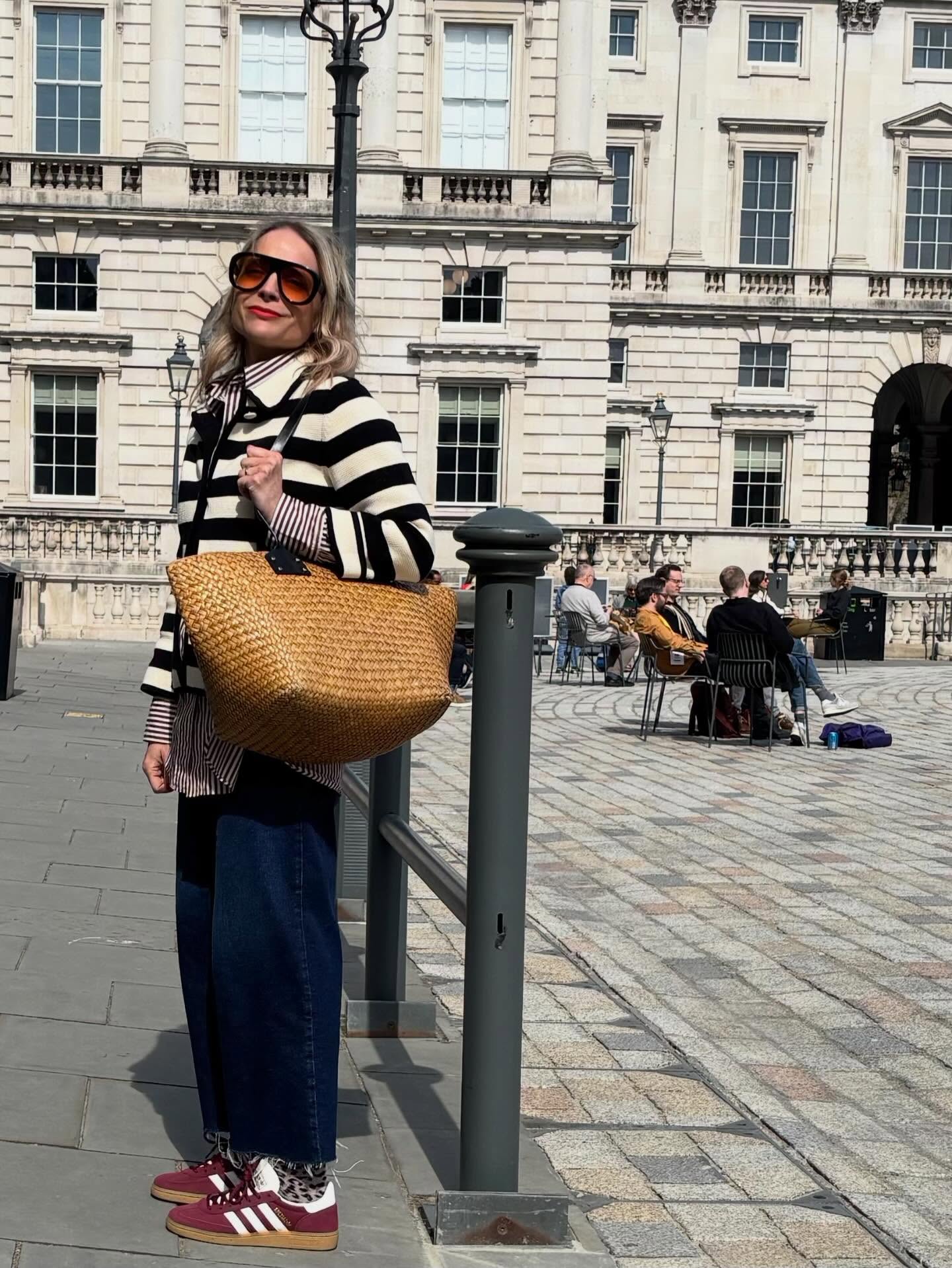 Seeing dots everywhere right now - which I love - BUT it made me want to #TBT to a favorite stripy outfit from this time last year. Let’s keep rewearing our favorites on repeat🖤🤍
Style - personal style - personal stylist - women’s style - styling - style inspo - personal styling - casual outfits - everyday outfits - fashion
#personalstyle #personalstylist #ootd #wiwt