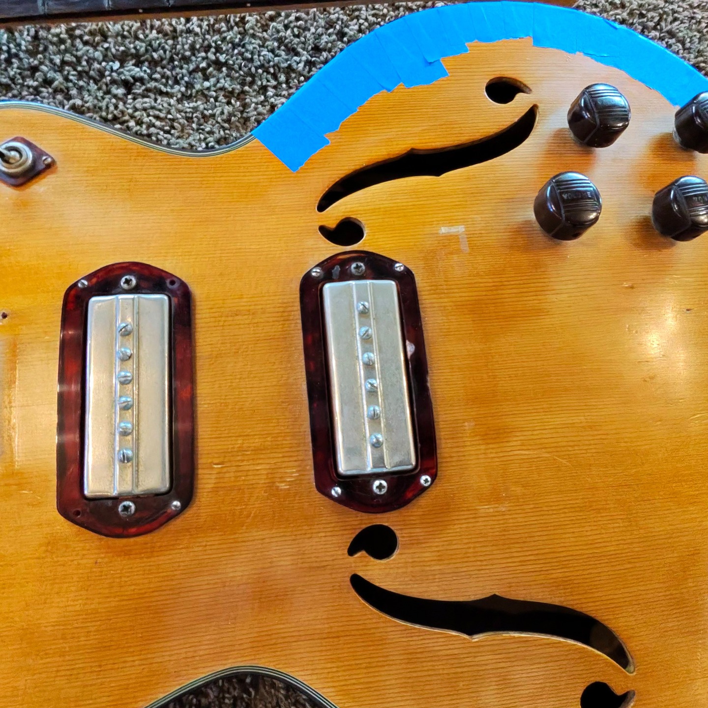 Check out this Harmony H-62 we have here in the shop for repairs.
The Harmony H-62 is a cult-classic, full-hollowbody electric guitar produced between 1954 and 1964, renowned for its use in jump blues and rockabilly.
Featuring a 16.5-inch wide body, spruce top, and maple back/sides, it is prized for its warm, acoustic-like resonance and signature Gibson P-13 pickups.
This guitar is in for a neck reset and a refret. Someone previously installed neck bolts - cracking the heel in the process.