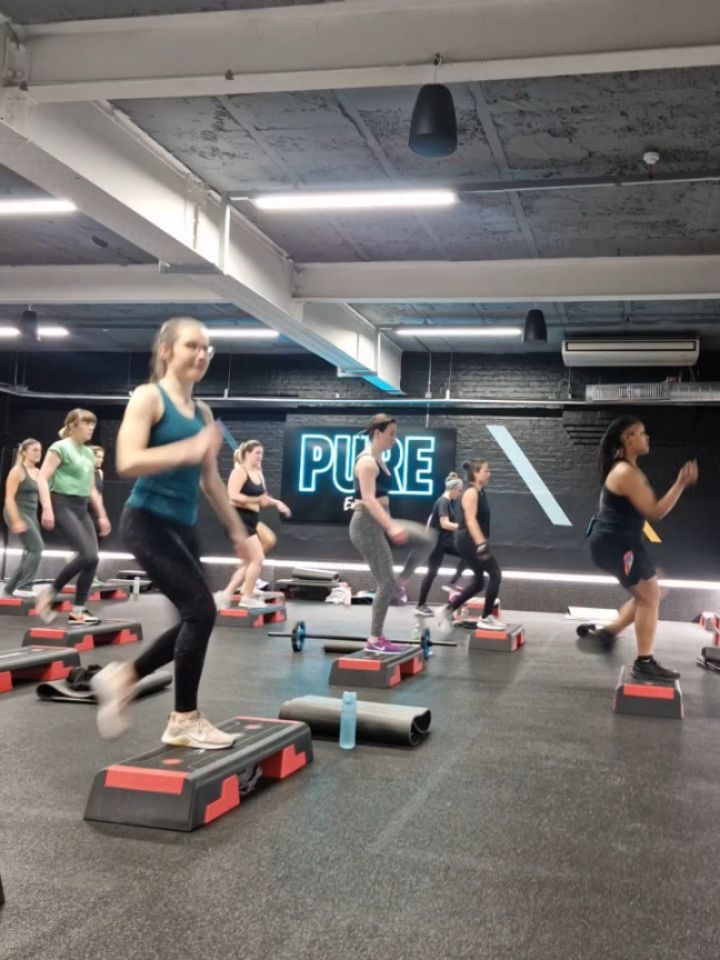 TODAY'S P U M P CLASS ENDED WITH S T E P SOME CHOREOGRAPHY
Interested in joing VITAL CONDITIONING CLASSES?
DM 'VC' and I'll send you some info on classes and how you can join
VITAL CONDITIONINING PERSONAL & GROUP TRAINING
#STRONGERTOGETHER
#VC4FIT
#VITALCONDITIONING
#PUREGYMOVAL