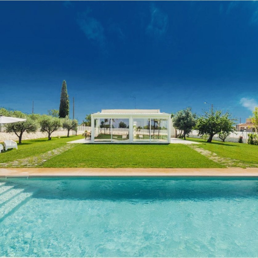 Kurzfristige Osteridee für Süditalien.
Für alle, die über Ostern Sonne, Ruhe und italienische Lebensart geniessen möchten, habe ich noch eine schöne Möglichkeit in Apulien.
🏡 Private Villa mit Pool im Raum Brindisi
👨👩👧👦 Ideal für eine Familie oder zwei Paare
📅 1. – 6. April 2026 (5 Nächte)
💰 Spezialpreis: CHF 1'400 für die gesamte Villa
(nur Unterkunft, alles inklusive)
Der Frühling ist eine wunderbare Zeit für Apulien – milde Temperaturen, blühende Landschaften und noch wenig Touristen.
Bei Interesse sende ich gerne weitere Informationen.
#apulien #osterangebot #eastern #lastcall #italy