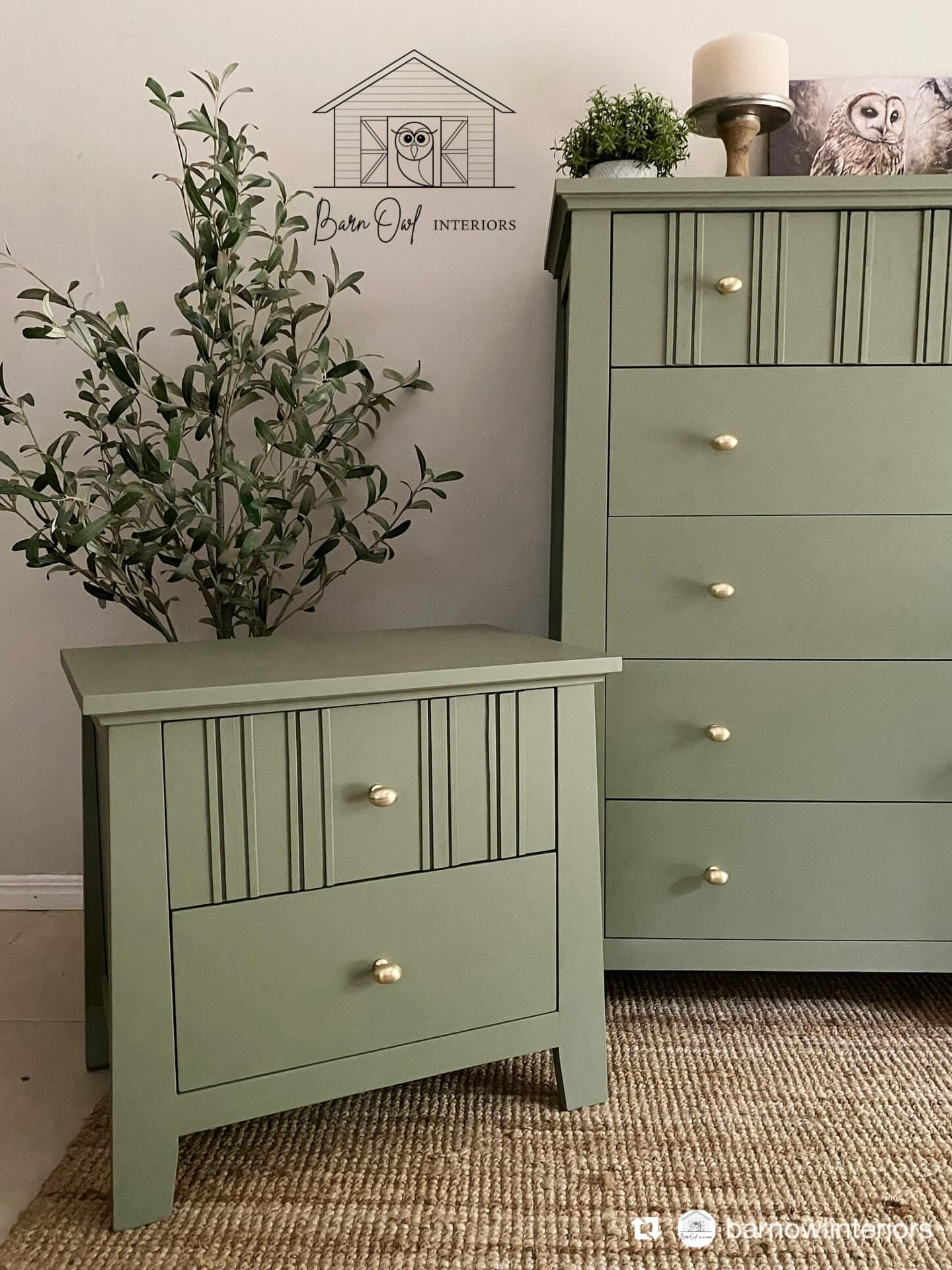 🦉Australia’s home of Wise Owl Paint
Sometimes it’s the smallest design decision that changes everything.
That vertical drawer detail adds rhythm and proportion, turning a simple set into something far more considered.
The colour is a custom blend of Shade Green and Overland Green, creating a soft, grounded green that sits beautifully in a bedroom.
Thoughtful detail, calm colour, and a finish designed for furniture.
Created by @barnowlinteriors - Partner Wise Owl Paint Australia
Available from The Furniture Paint Shop ~ Australia’s home of Wise Owl Paint 🦉
#FurniturePaintShopAustralia #WiseOwlPaintAustralia #WiseOwlPaint #paintedfurniture #furnitureartist refinishedfurniture furnitureflipping
