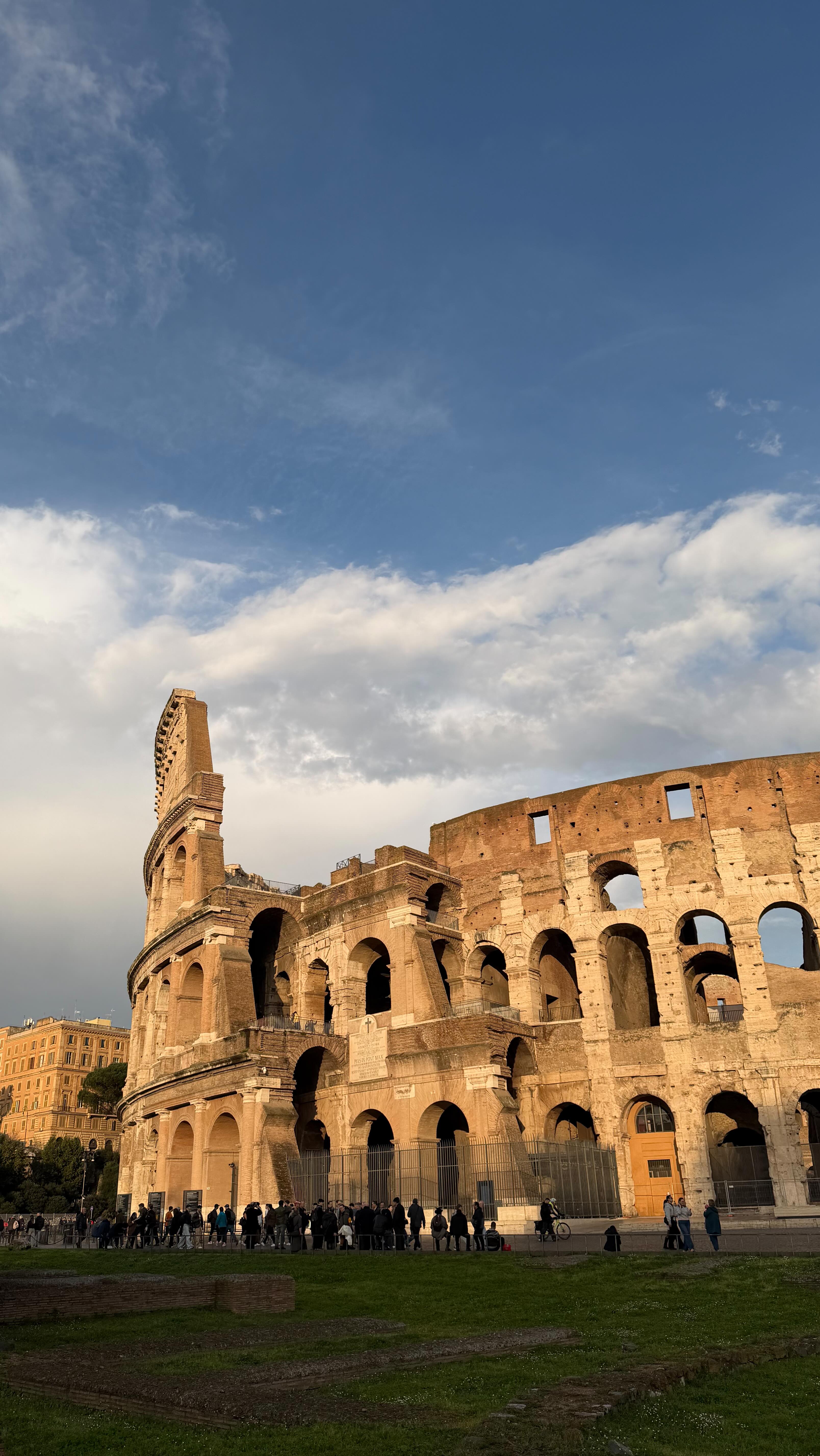 Fünf Tage Rom - ich bin begeistert und immer noch sprachlos. Gefühlt den halben Tag an Decken geschaut und gestaunt, großartige Geschichten erfahren, (Zehn)Tausende Schritte gemacht, atemberaubende Kunst gesehen, fantastisches Essen genossen und herzliche Menschen getroffen.