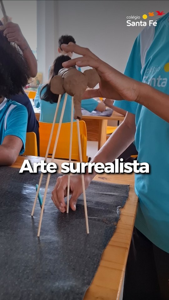 Os alunos do 5º ano, com o auxílio da professora Habynikawa, estão explorando a arte surrealista.
A atividade faz parte da preparação para a Mostra de Surrealismo, que em breve apresentará os trabalhos produzidos pelos estudantes.