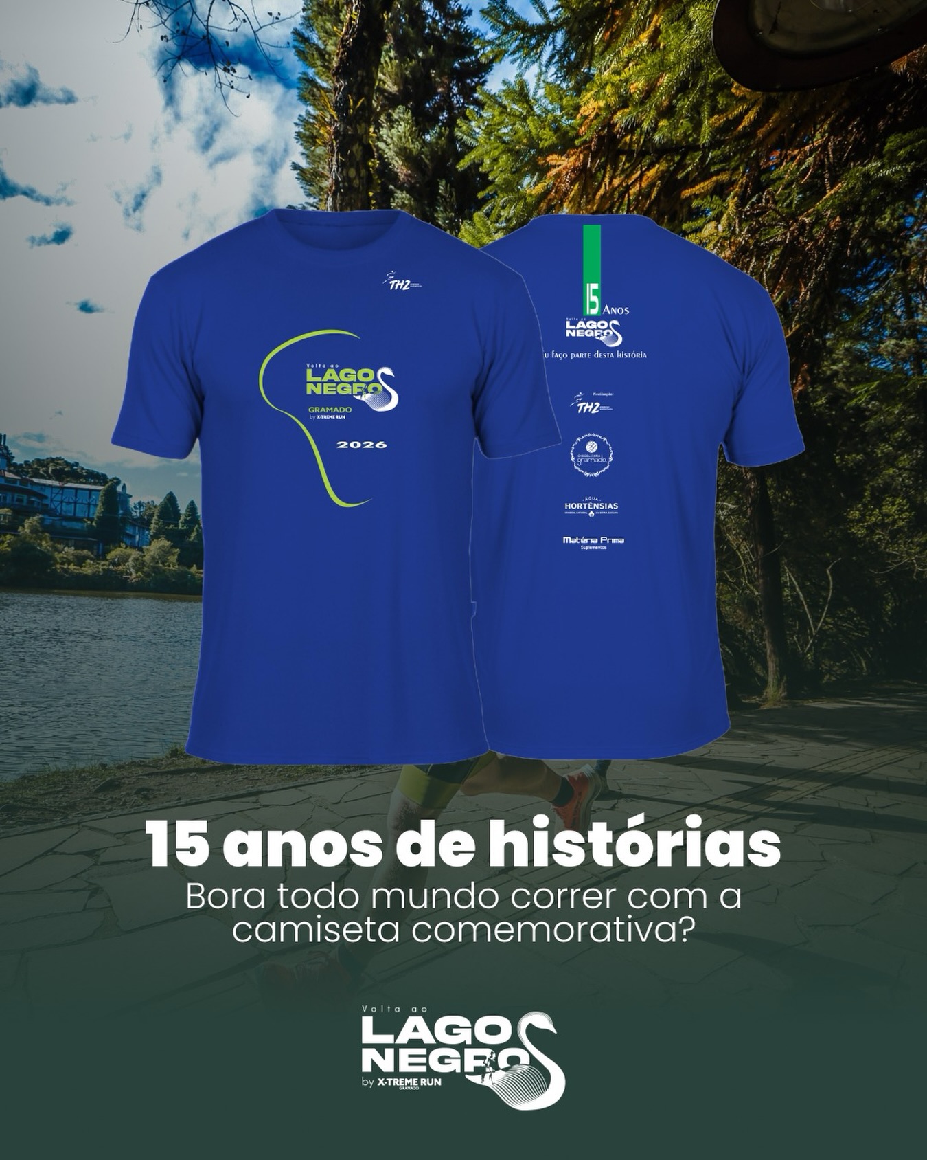 A tradicional Volta ao Lago Negro chega, nesta edição, aos 15 anos de história. Uma trajetória construída passo a passo, ao longo de uma década e meia em que a corrida se tornou parte da vida de tantas pessoas.
Talvez seja impossível medir com precisão quantas histórias começaram ou se transformaram aqui. Mas sabemos e sentimos, que ao longo desses anos, muitos encontraram nessa prova o lugar para dar o primeiro passo na corrida, enquanto outros voltam todos os anos em busca de se desafiar novamente.
Mais do que uma corrida, a Volta ao Lago Negro se tornou um encontro com o próprio movimento, com a superação e com a alegria de compartilhar o caminho.
Celebrar 15 anos dessa história é também celebrar cada pessoa que já correu, incentivou ou simplesmente fez parte dessa jornada.
Muito obrigado por fazerem parte disso!
#VoltaaoLagoNegro #Corrida #LagoNegroGramado #CorridadeRua #EuSouXtreme XTremeGramado Gramado