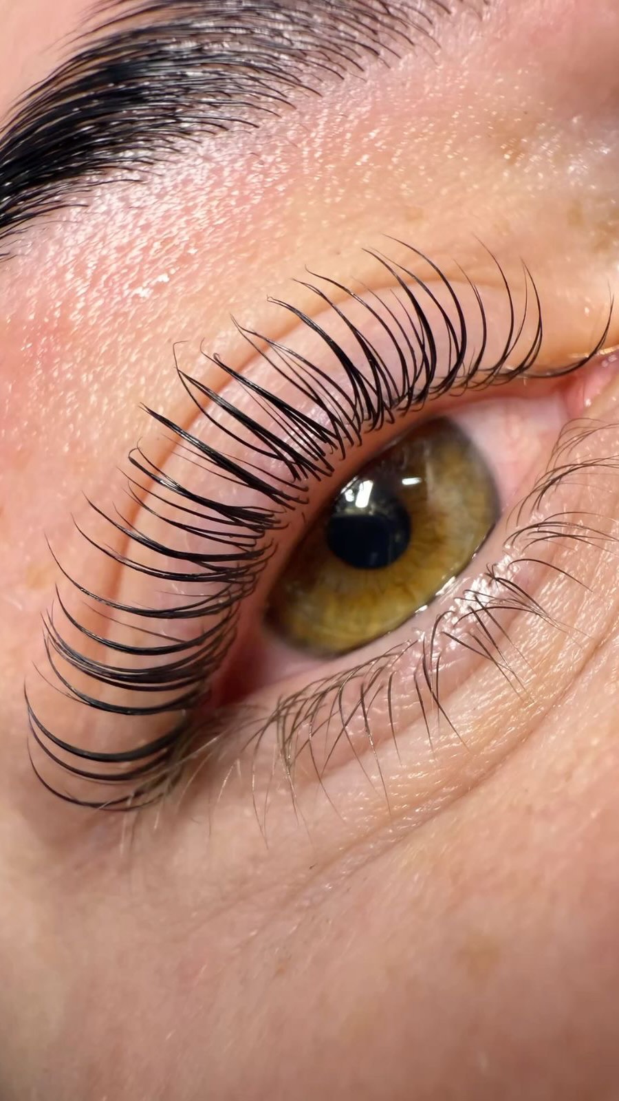 Un regard naturellement sublimé grâce au rehaussement de cils ✨
Cette technique permet de recourber les cils naturels dès la racine pour ouvrir le regard et lui donner plus d’intensité, tout en restant très naturel.
✔️ Cils recourbés et allongés✔️ Effet regard éveillé✔️ Résultat naturel sans extensions
Idéal pour celles qui veulent un regard lumineux et élégant sans maquillage au quotidien 👁️
Le petit plus : un résultat qui dure plusieurs semaines pour profiter de cils parfaitement rehaussés jour après jour.
Envie de sublimer votre regard naturellement ?Prenez rendez-vous à l’institut.
#rehaussementdecils #lashlift #beauteduregard #cilsnaturels #institutdebea