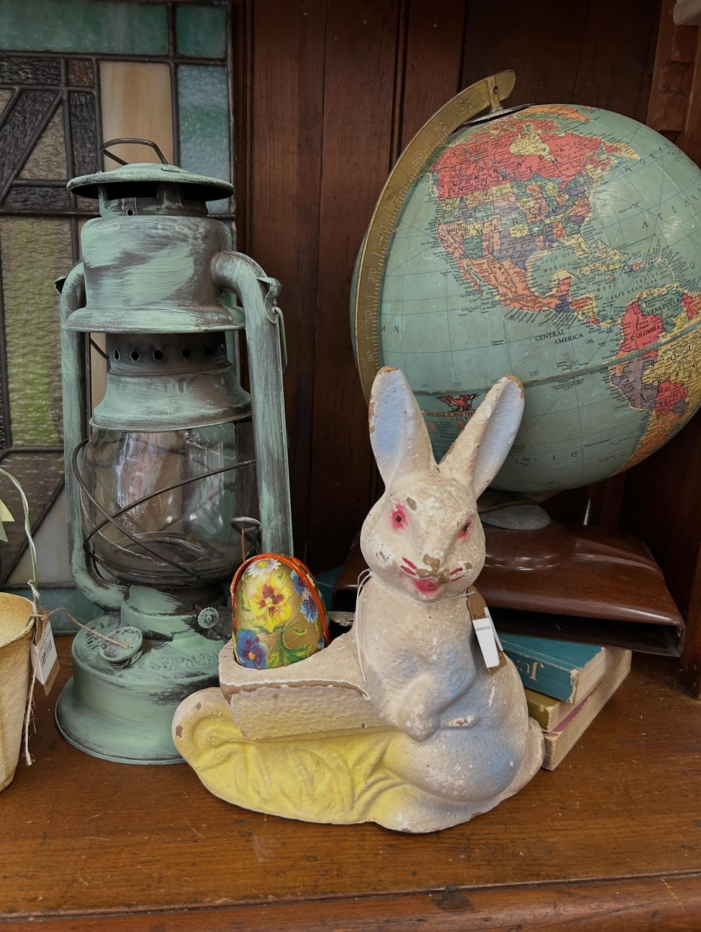 Snowflakes falling outside, spring vibes thriving inside Hoopla! Join us Thursday through Saturday, 10-5 daily, and let the winter blues melt away!