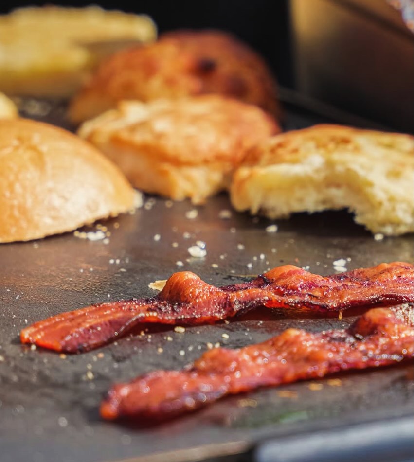 ✨A Friendly Reminder…
.
.
It’s Farmers Market Sunday!! Catch us this Sunday (3/15) @ricevillagefarmersmarket from 9am to 1pm for the best breakfast sandwiches in the city!!
This week is B.Y.O.B.S: Build Your Own Biscuit Sando
Our Famous Egg & Cheese Biscuit Sandwich designed however you’d like.
Options include bacon, smoked beef rib, smoked turkey breast, link sausage, turkey bacon, beef bacon, fresh tomatoes, arugula, crispy hash brown and more!
See you Sunday!