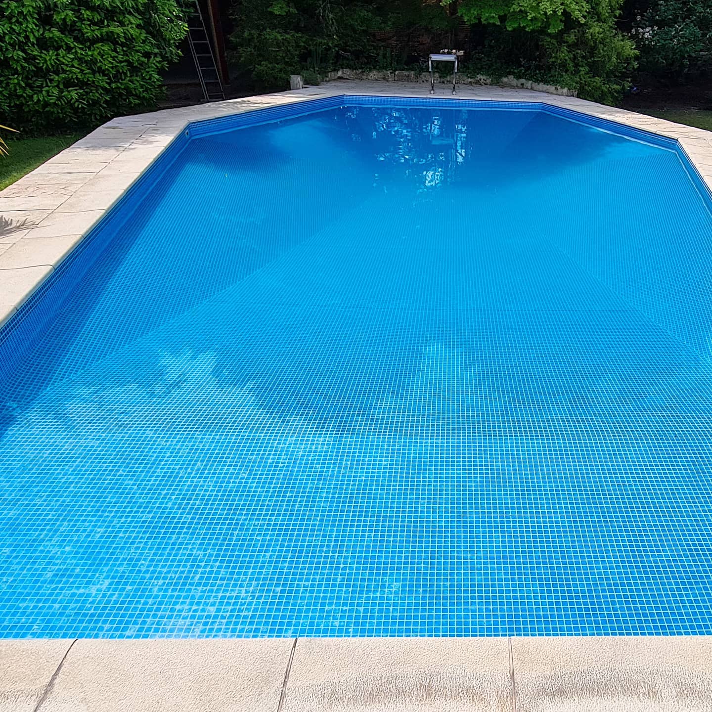 Liner refurb in the popular 'Blue matrix' from the premium 3D range of on-site linings. 🏊♂️