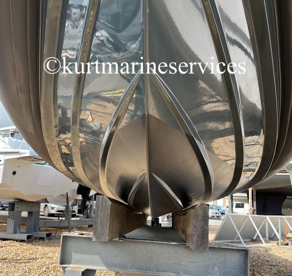 Antifouling application and valeting completed for this Stingher RIB for @seaventuresuk .
#kurtmarineservices #kurtboatservices #boatvaleting #boatmaintenance #antifouling #boatantifouling #stingherribs #swanwick #premiermarinas #hamble #riverhamble