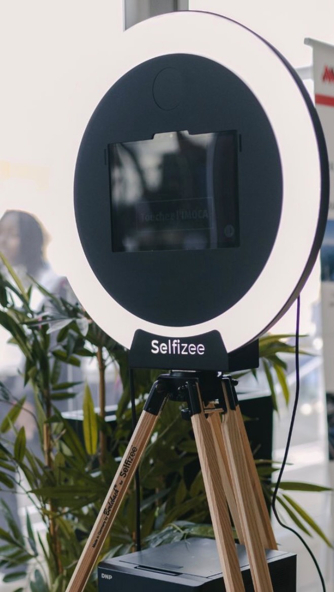 Nous sommes ravis de vous présenter notre toute nouvelle ✨ borne à selfies, en partenariat avec @selfizee.photobooth 📸