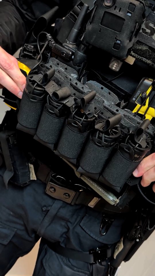 Porte munitions 40mm lbd x5 disponible !
Port possible intérieur et extérieur d'un placard
Fixation velcro
Made In France 🇨🇵