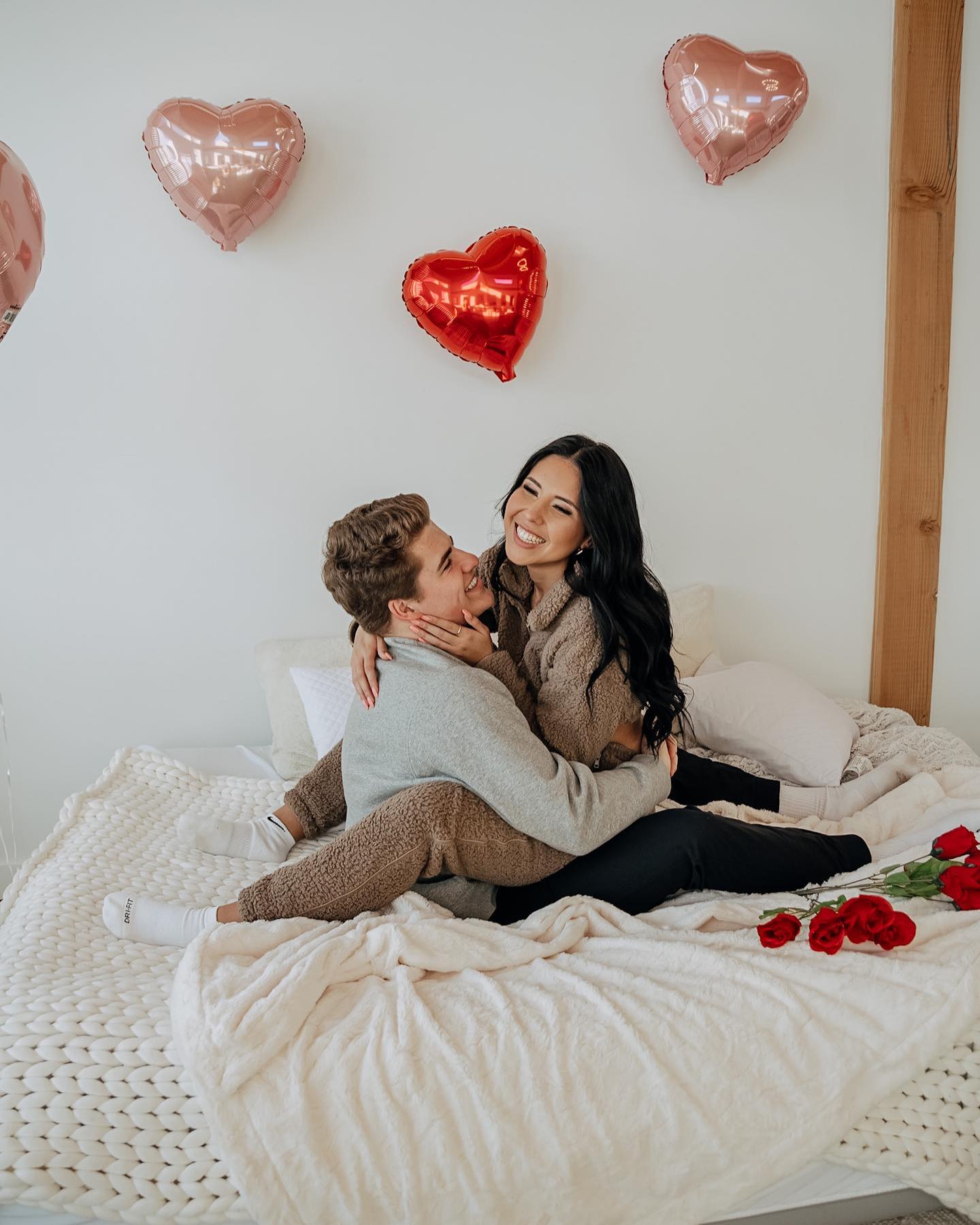 It may be the shortest month of the year and the groundhog may have said there will be 6 more weeks of winter (ugh) but it's also the month of love!! 💗🌹👩🏻❤️💋👨🏼
.
.
.
Hosts: @imhannahnicolephotography + @litecreatives
Venue: @ivyblack.mn
Models: @gracemyler + @jake.nesburg
Hair + Makeup: @bloom_with_kerbie
Nails: @kawaiifoxnails
Florals: @superiorblooms