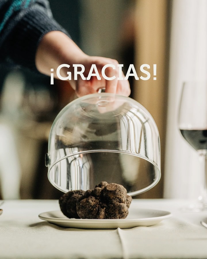 Gracias a todos y todas los que, un año más, habéis confiado en nosotros y nos habéis acompañado durante estas Jornadas de la Trufa 🤍
Ha sido una temporada muy especial, llena de buenos momentos alrededor de la mesa, de platos elaborados con uno de los productos más apreciados de nuestra tierra y de muchas visitas que nos animan a seguir trabajando con la misma ilusión 😍
Gracias por formar parte de esta época tan especial para nosotros 🍽️
#mesondelpastor #bibgourmand #morella #elsports #trufanegra