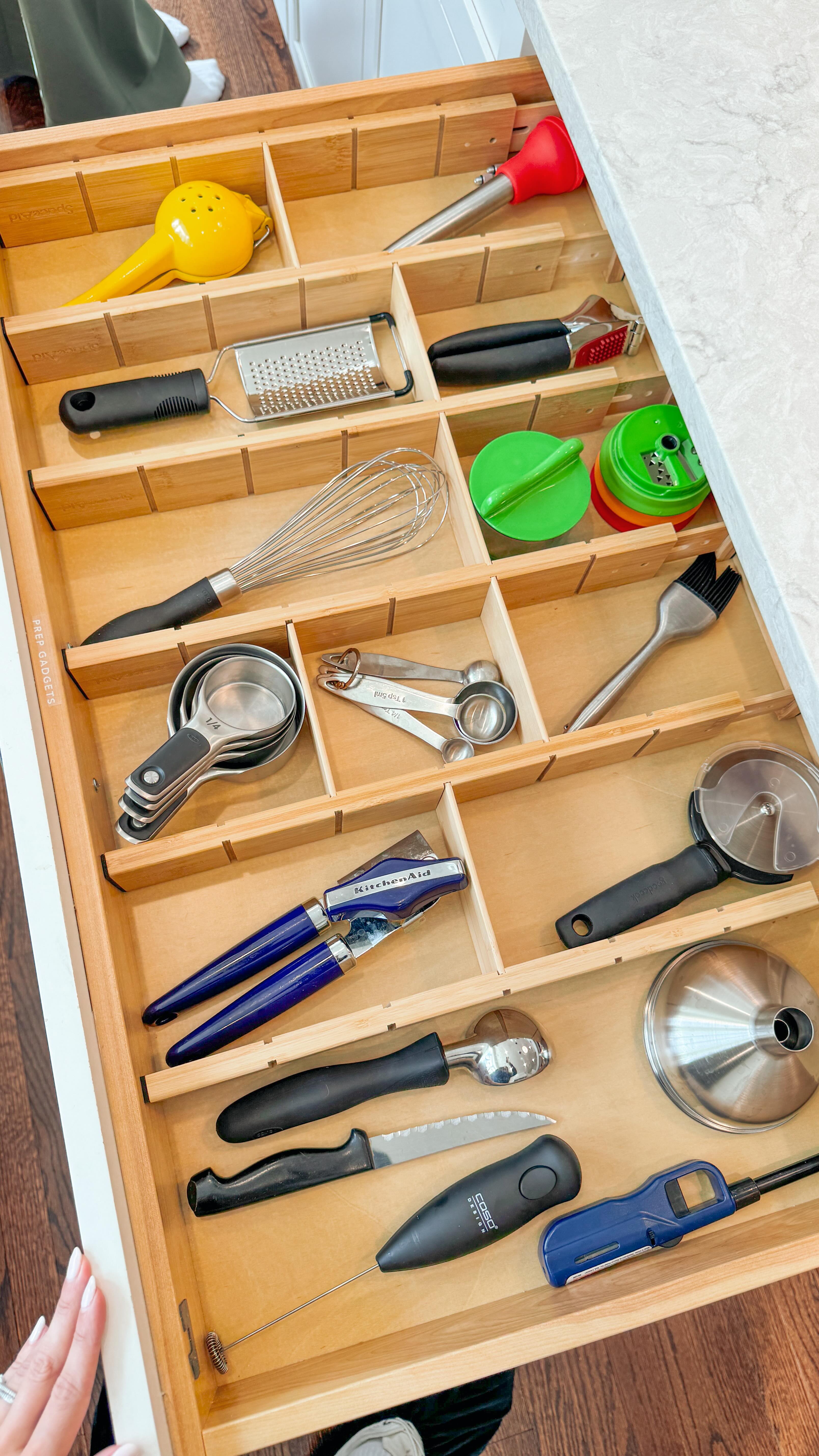 If rooms had birth charts, this kitchen would be a Virgo.
Every drawer labeled. Every container matched. A handwritten floor plan before a single bin was placed.
This is not organization — this is a love language.
Which sign should we tackle next? ♍
#homeorganization #kitchenorganization #professionalorganizer