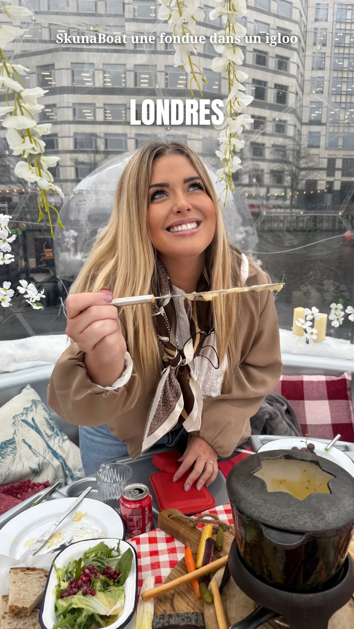 On a trouvé l’activité la plus insolite de Londres 😳🇬🇧
Imaginez…
🧊 un igloo transparent
🚤 qui flotte sur la Tamise
🧀 pendant que vous mangez une fondue
📍Bienvenue chez Skuna Boats à Canary Wharf
Pendant 1h30 vous embarquez dans un igloo boat flottant avec vue sur les gratte-ciel de Londres… pendant que le fromage fond au milieu de la table 🤤
💰 56€ par personne pour une des expériences les plus originales qu’on ait testées à Londres.
Et surtout pensez à rejoindre @pretadecoller pour retrouver toutes nos bonnes adresses à Londres et partout dans le monde 🗺️✨
Collaboration*
_____
We found the most unusual activity in London 😳🇬🇧
Imagine…
🧊 a transparent igloo
🚤 floating on the Thames
🧀 while you’re eating a fondue
📍Welcome to Skuna Boats in Canary Wharf
For 1.5 hours, you board a floating igloo boat with views of London’s skyscrapers… while the cheese melts in the middle of the table 🤤
💰 €56 per person for one of the most original experiences we’ve tested in London.
And don’t forget to follow @pretadecoller to discover all our best spots and travel tips in London and around the world 🗺️✨
#london #experience #travel #londres #travellondon