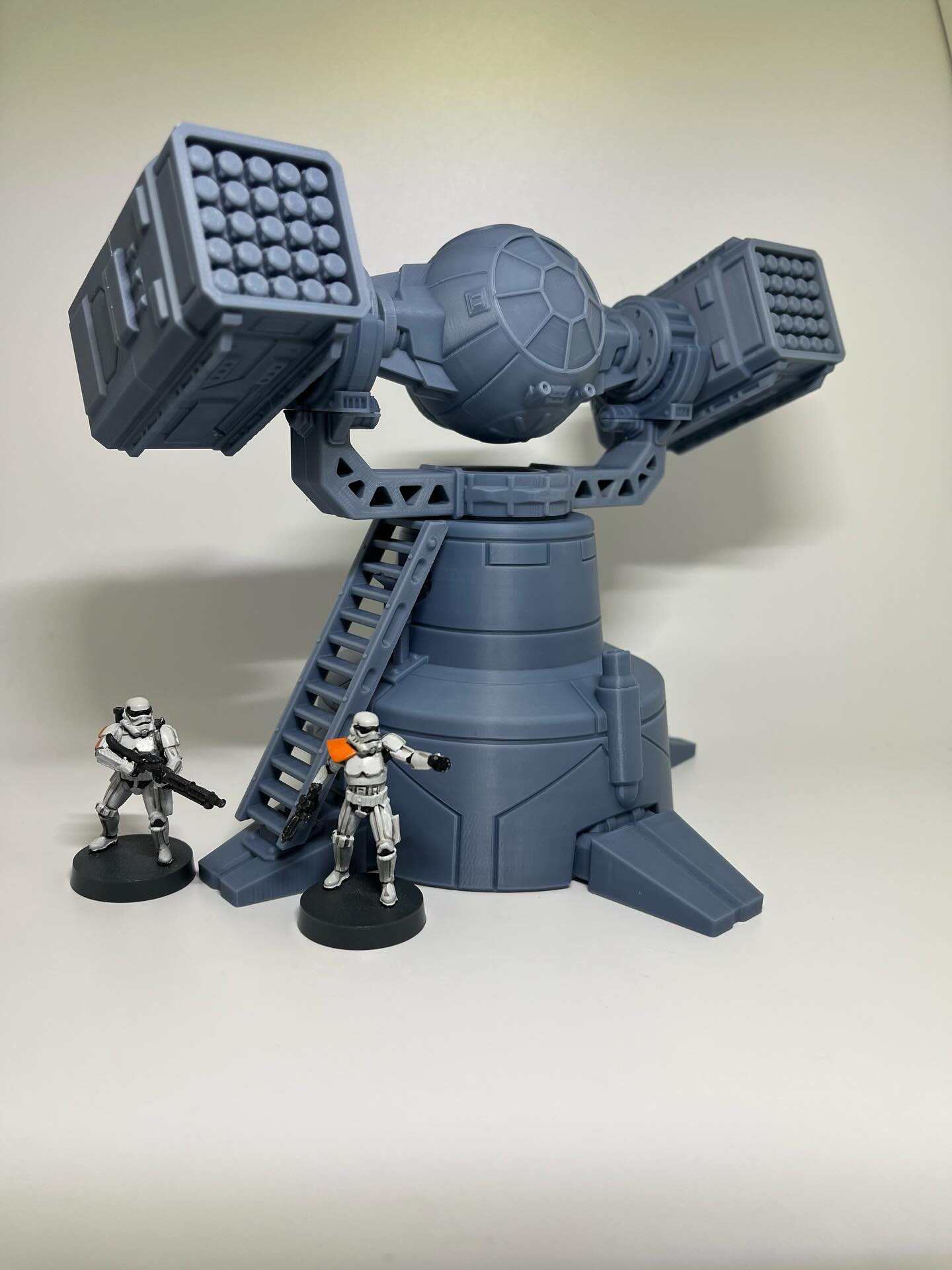 An original concept of mine Imperial Remnant turrets using repurposed Tie Fighters as the control system.
Built with modularity in mind. Alternative gun options being showcased shortly.
#starwars #starwarscustoms #starwarslegion #tiefighter #miniatures