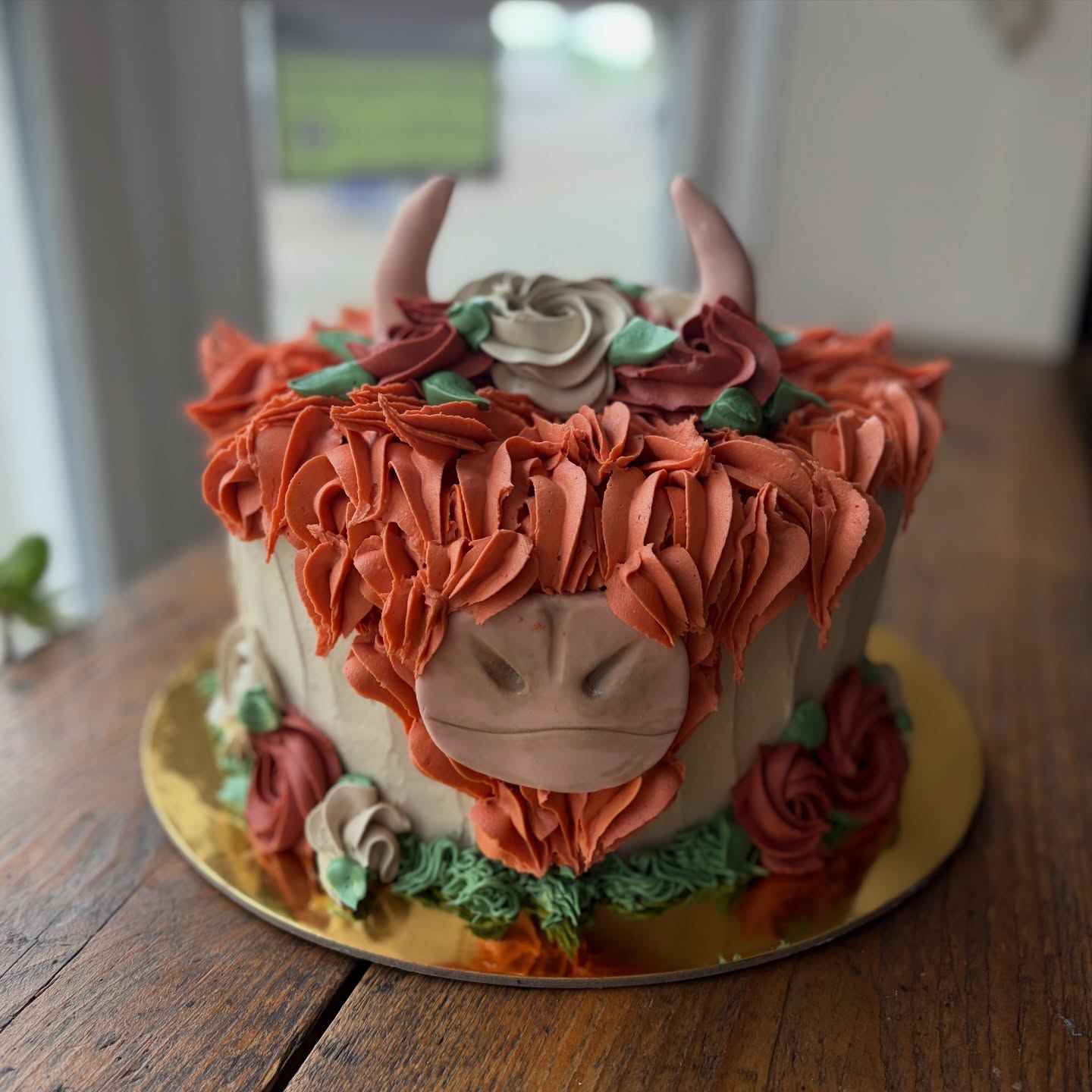 The brief was a Highland Cow. Nailed it.🐮 Also, side note, loving that this was the choice for an 80th birthday cake! 🙌🏼
#cowcake #dealkent #dealkentuk #bespokecake #kentcakes