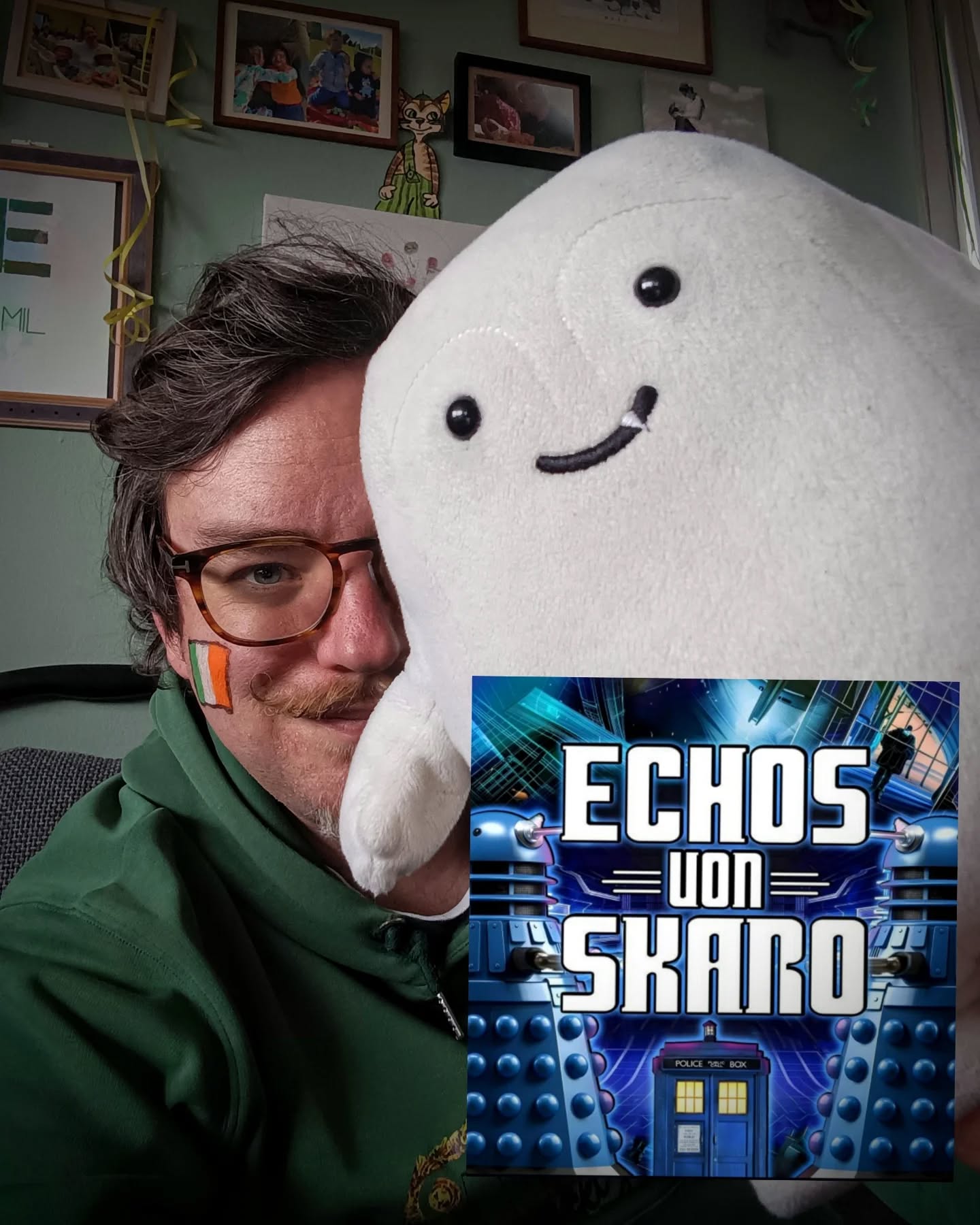 Happy St Patrick's Day!
Ich bin wieder mal Gast beim "Echos von Skaro" Podcast! Diesmal geht's um die das Weihnachtsspecial und die erste Folge der 4. Staffel. hört mal rein!
Und nochmal ein Hinweis auf meinen "Spectaculum" Podcast, zusammen mit CR Rodenwald, nächste Woche kommt direkt die nächste Folge.
Slainté!