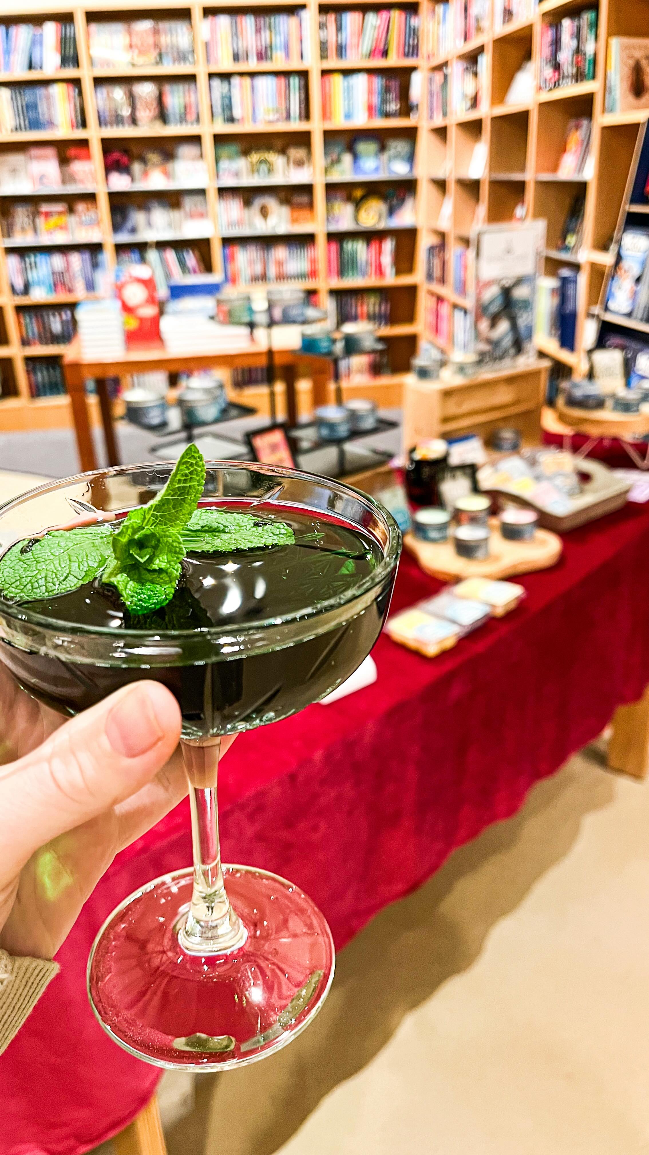 Dit was onze stand tijdens het Booktok Event ‘Another Chapter’ @drukkerijmiddelburg 🥰 We hebben het weer onwijs naar ons zin gehad!
.
.
.
#booktokevent #beyondstories #drukkerijmiddelburg #bookishcandles #booktok