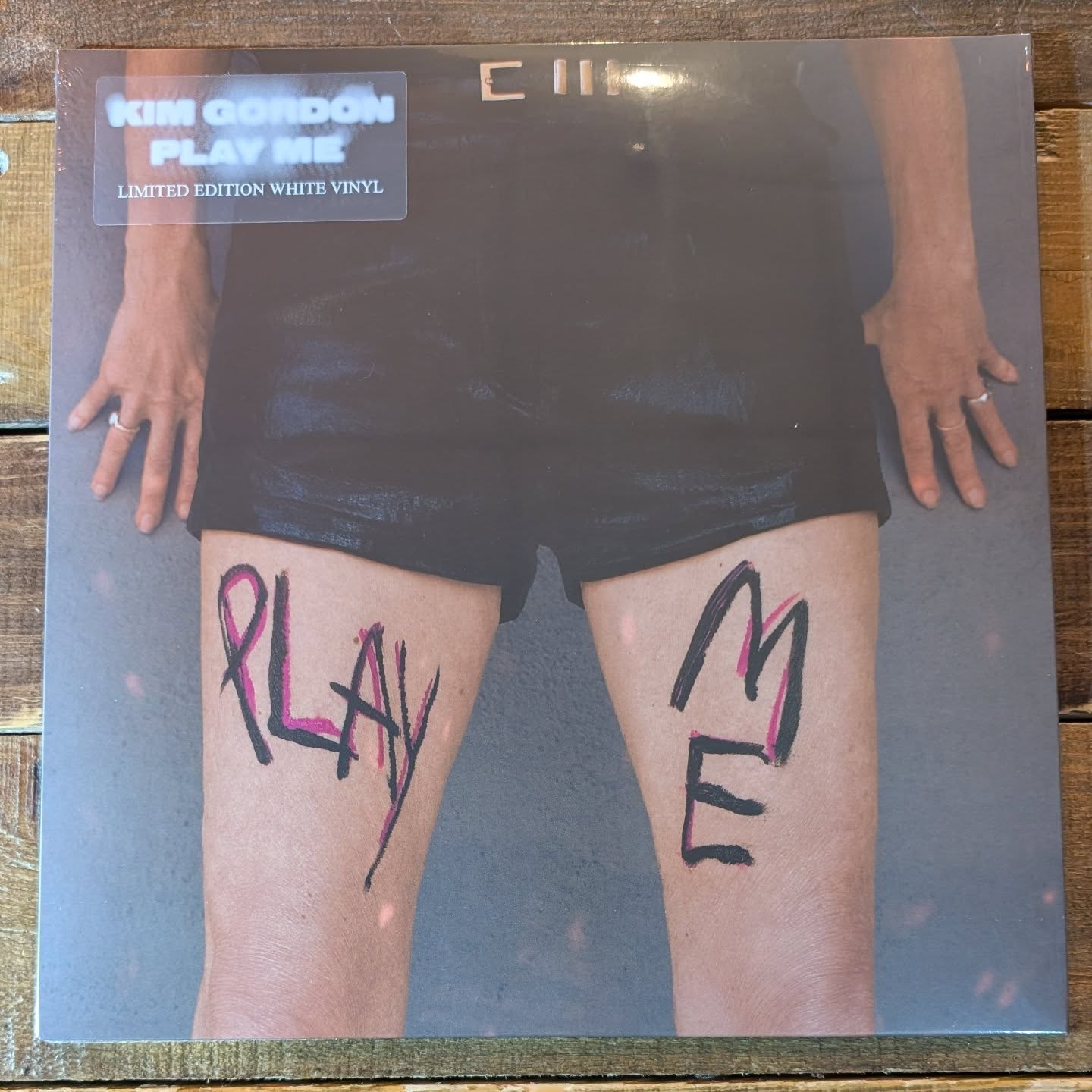 🚨 New Music Saturday? 🚨
Über late post about new stuff this week but here we go...
Loads of lovely new stuff (plus Céline Dion) in and here's some pics to prove it.
Open until 5p.m. today so it even gives you enough time to get a mam in your life the gift of vinyl goodness (gift vouchers also available)
#thesecond45 #llanellirecordstore