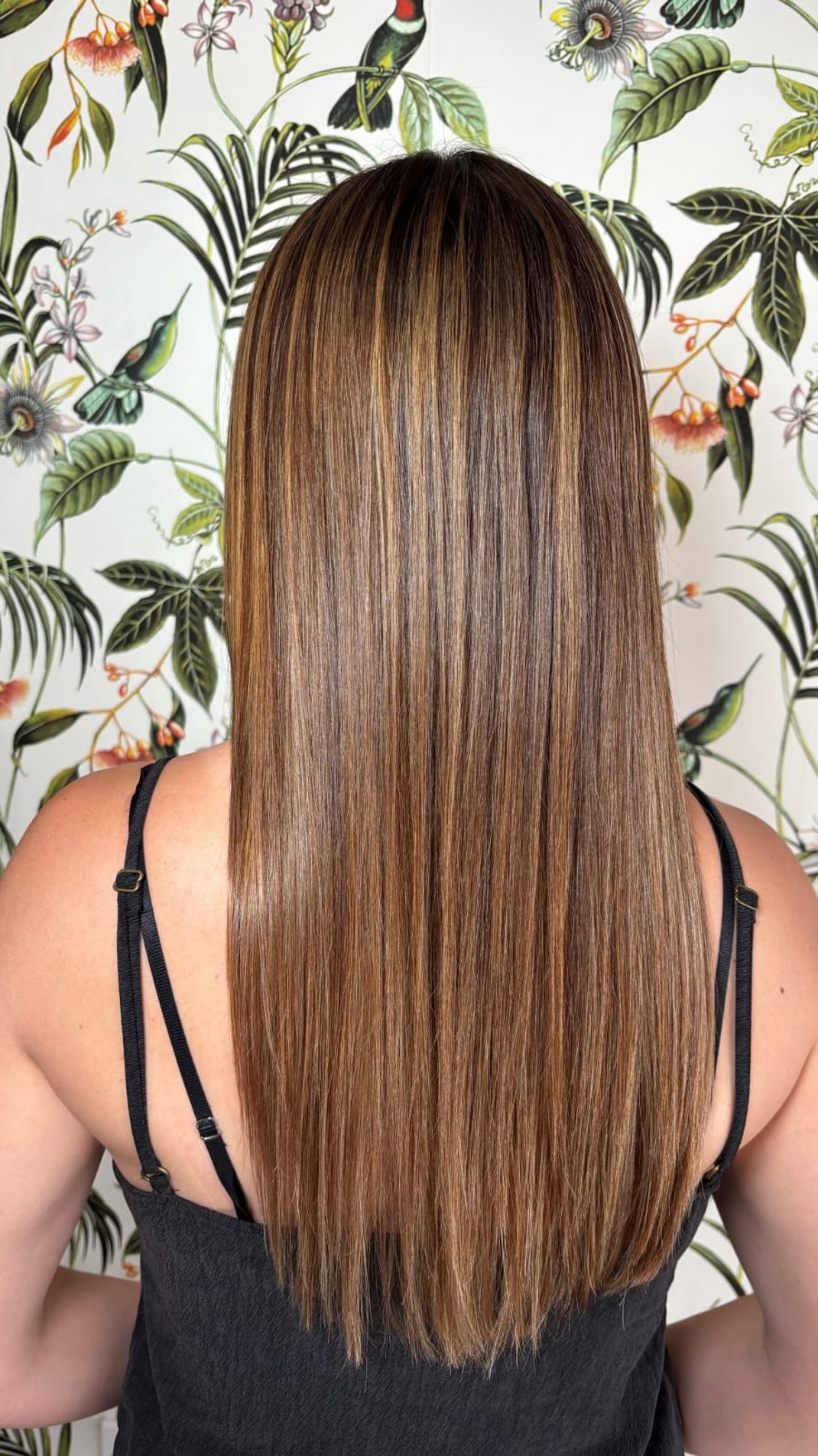 Sorry, I got plans… 💁♀️✨
And those plans? A Hair Botox treatment at Margaux Salon.
Healthy, shiny, ultra-smooth hair…
Bye frizz, hello dream hair 💫
Taking care of your hair is also taking care of yourself.
So sorry… but today my plans are at the salon Margaux 💆♀️
#hairbotox #MargauxSalon #HairCare #ShinyHair #selfcare