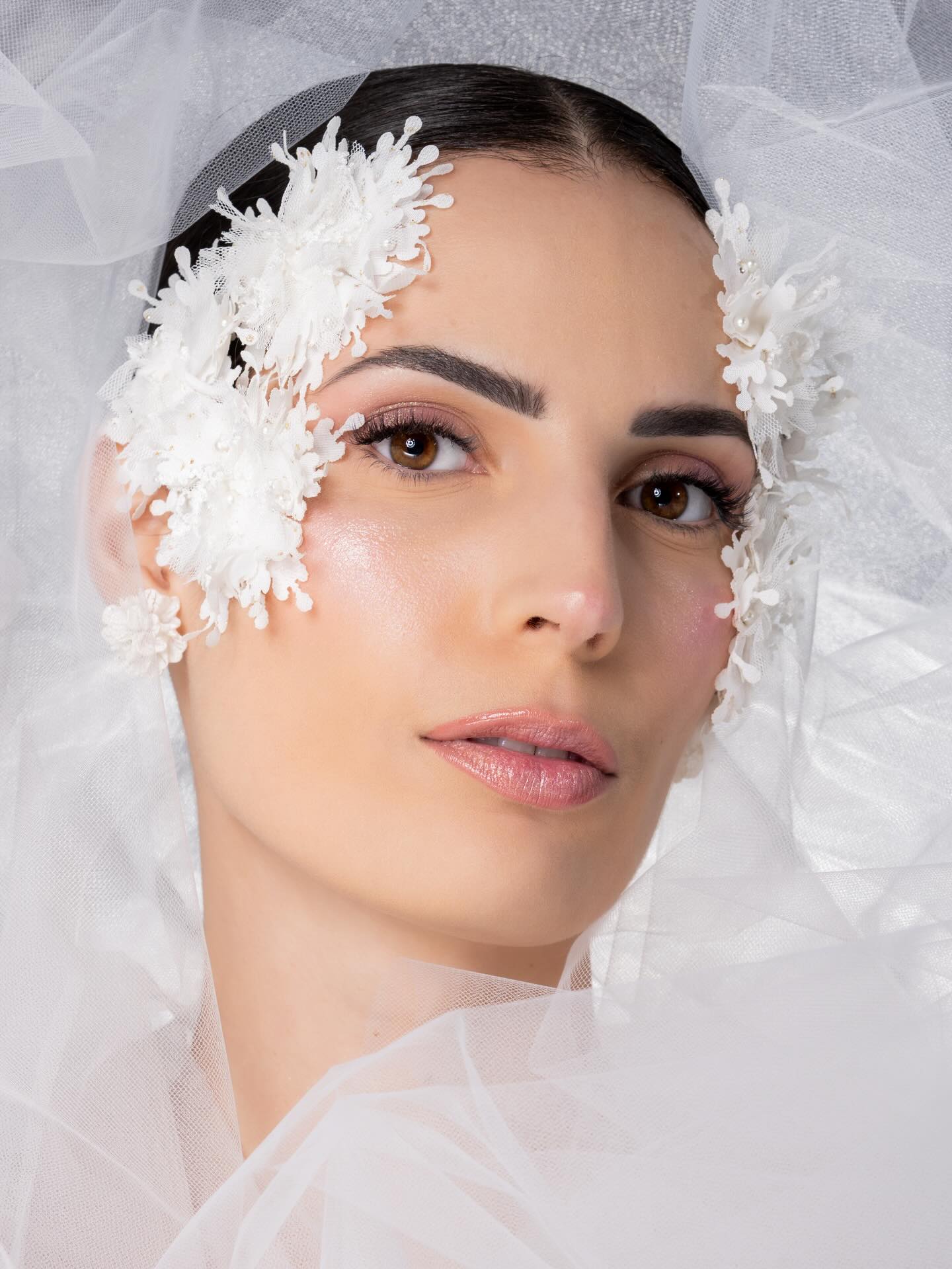 Une mise en beauté sublime pour notre muse, @liselinecourtois, candidate à l’élection Miss Calvados 2026, par la talentueuse @morgane_rivet_
séance beauty | portrait beauté | mise en beauté | candidate Miss Calvados | photographie beauté | photographe Normandie