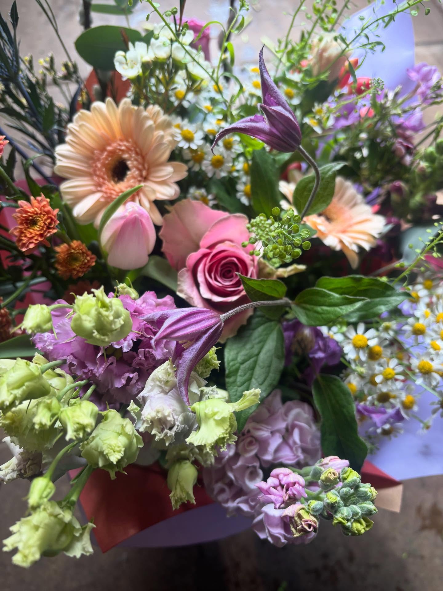 Flowers 🌷 bringing me joy today
Sending love to all those with out mothers this weekend ❤️💐🫶🏻❤️