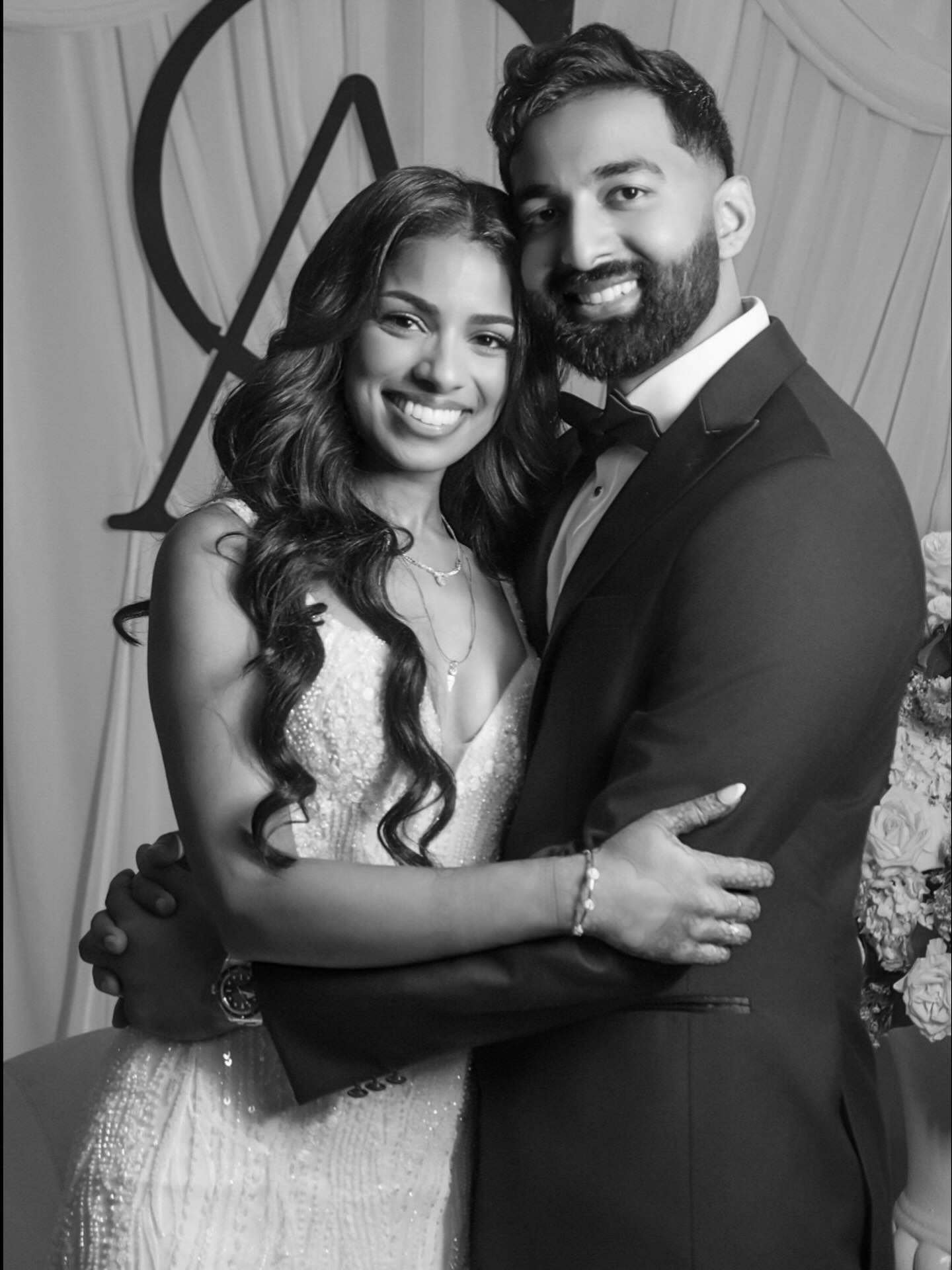 Portrait Tip: By removing the space between, a couple looks and feels closer 😊