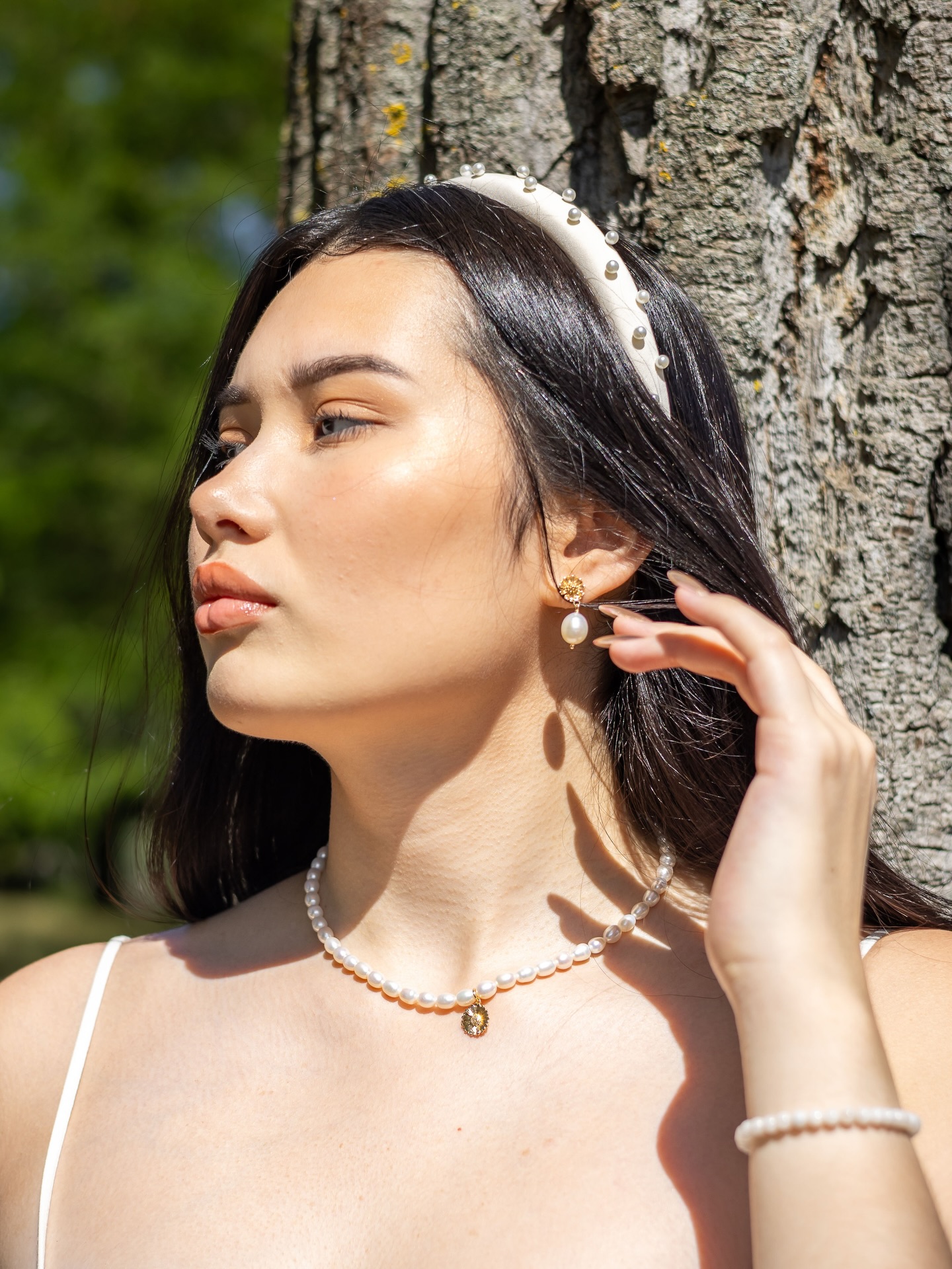 Daisy earrings and necklace for her!
Boucles d’oreilles et collier Daisy pour elle !
Photographe @joana_dc_paris
Model @eurasian.model
#daisyjewellery #pearlearring #giftforher #handmadejewelry #springjewelry