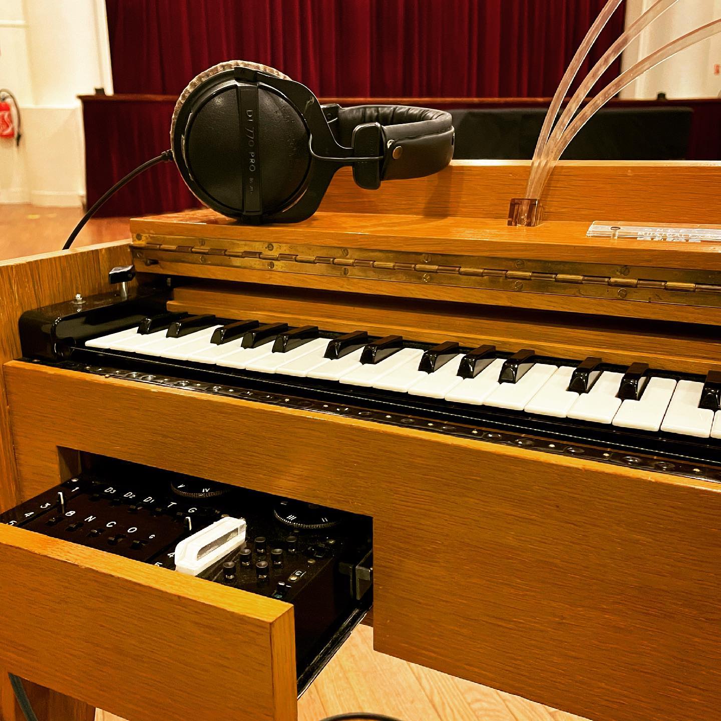 Proud to announce « La japonaise » by @celine_ters will be broadcasted tonight on France Culture at 10PM!
It was a great pleasure to compose the music with the talented @narumiherisson.
#alainrobbegrillet #nouvellevague #cinema #radiofrance #franceculture #soundtrack #japan #paris #tokyo #ondesmartenot #martenot #synthesizer #drums #percussion #electricguitar