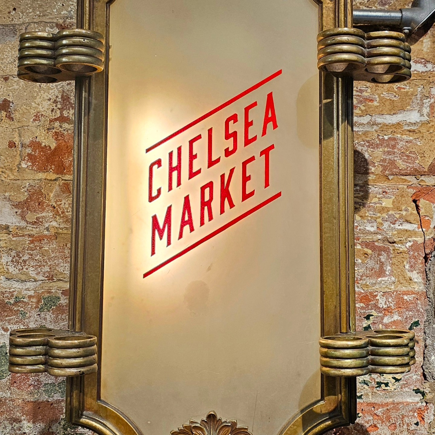 Chelsea Market breakfast (this morning) and Food Tour (yesterday).
Shakshuka. Less Moroccan, more Greek (feta and kalamata). Still yummy.
Takumi Taco - Japan meets Mexico.
Doughnuttery - mini doughnuts with lots of flavor choices. This was creamsicle.
Filaga Pizzaria - Thin crust slice of Marghuerita
Joey Bats - Mini Pasteis de Nata (I miss Porto!)