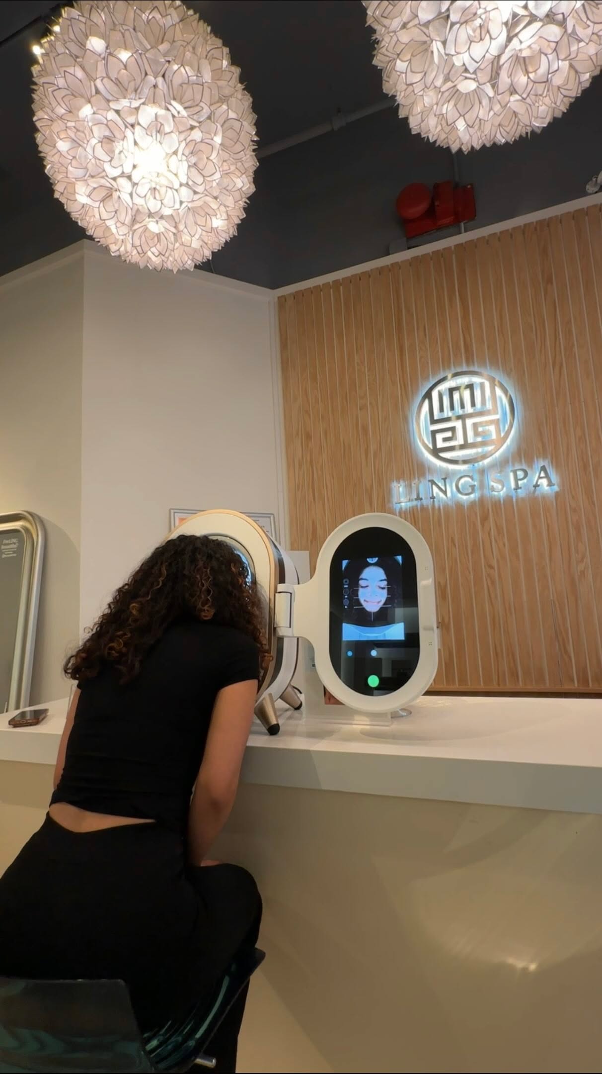 why wing your skincare? book our viral Korean Skin Analysis Scan — FREE with any service booking! 😌
Detect 12 skin concerns from UV Damage to pigmentation to understand your skin like never before. Book at lingspa.com #skinanalysis #koreanskinanalysis #nyc #lingspa #skincare