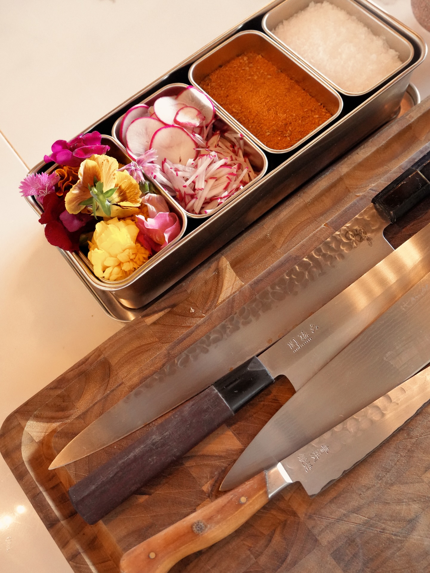 The essentials. Sharpened blades, raw ingredients, creativity in motion.
Let us curate your next experience
📞+33 6 42 55 85 32
📧 info@bonappetitsbh.com
•
•
•
•
•
•
📸 @juna_studio_sbh
#PrivateChef #StBarthChef #FoodLover #ChefLifestyle #LuxuryExperience