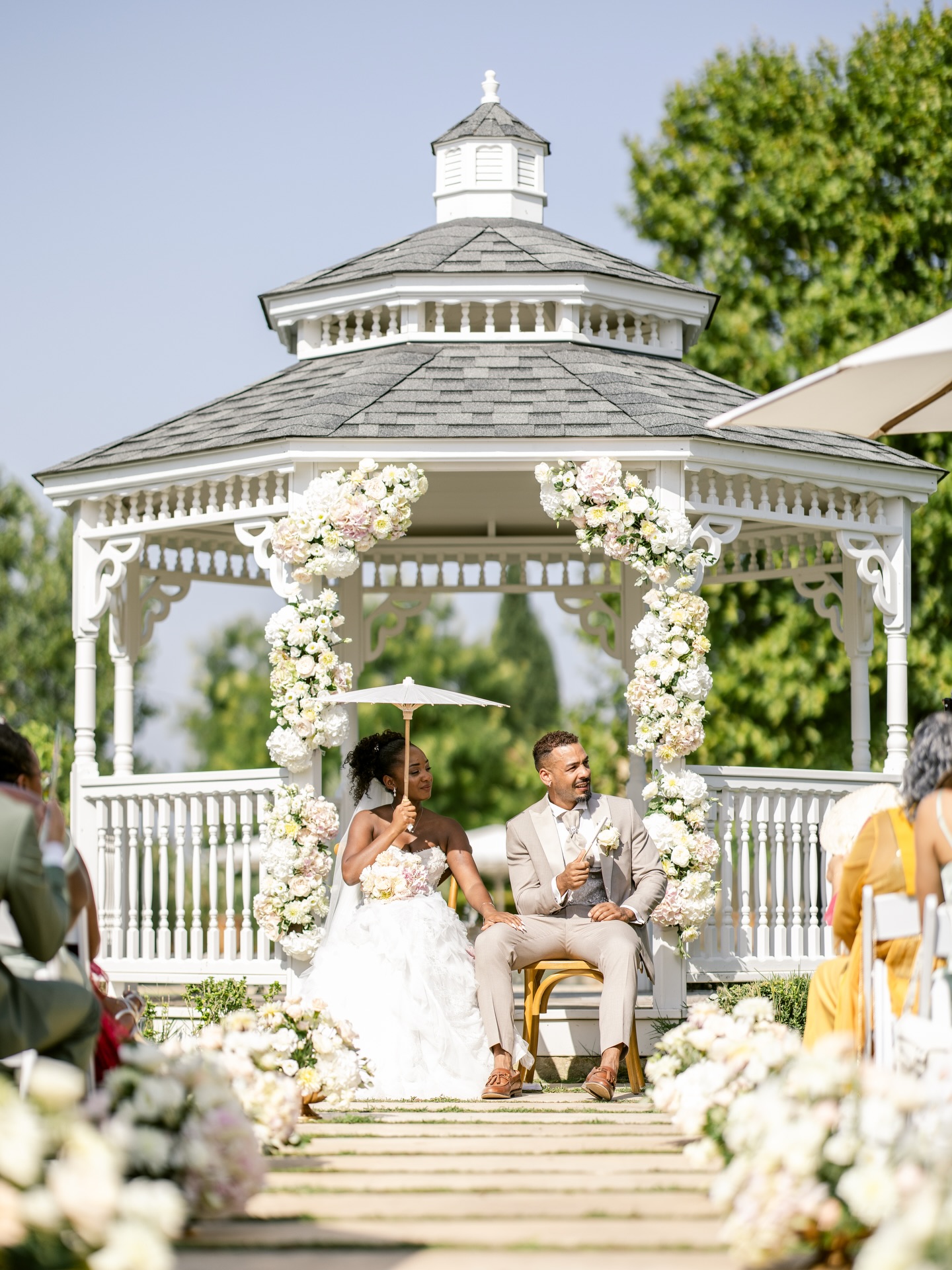 Jessica & Lucas un mariage inoubliable au Domaine de la Trinité
Photographe : @instant_prestige
Traiteur : @honuatraiteur
Fleuriste : @vert.tigeevent
Officiante : @coralienarratricedevie
#jourJ #lovecaptured #justmarried #provencewedding
