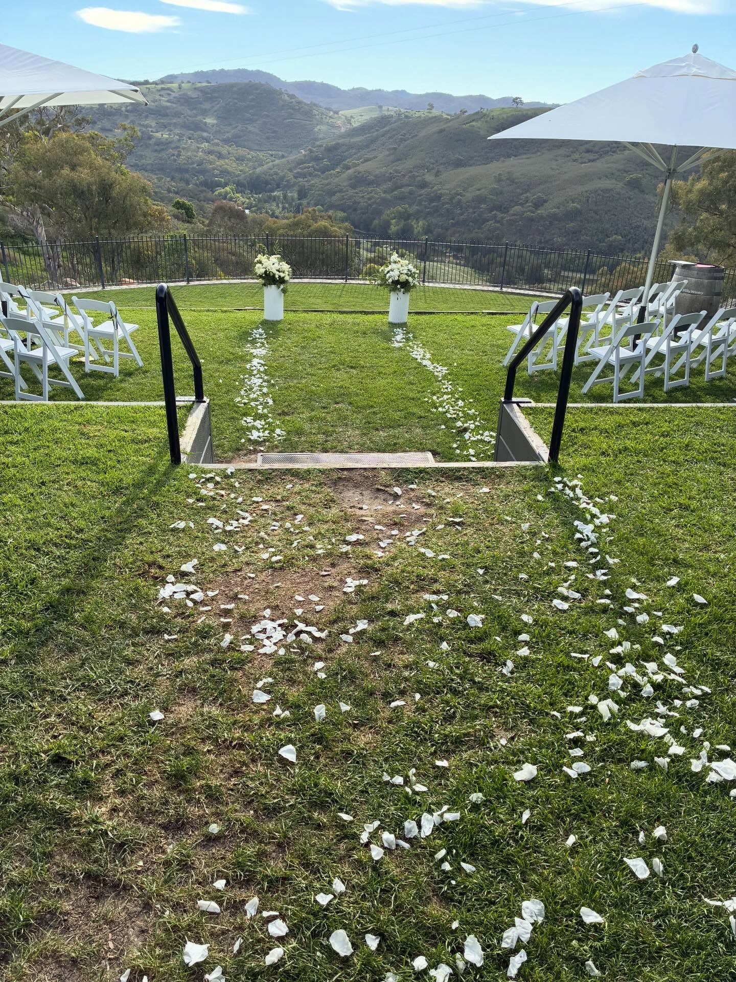 Amazing what differences little touches make 💕💕💕
With. @brindabellahillswinery @melhillphoto