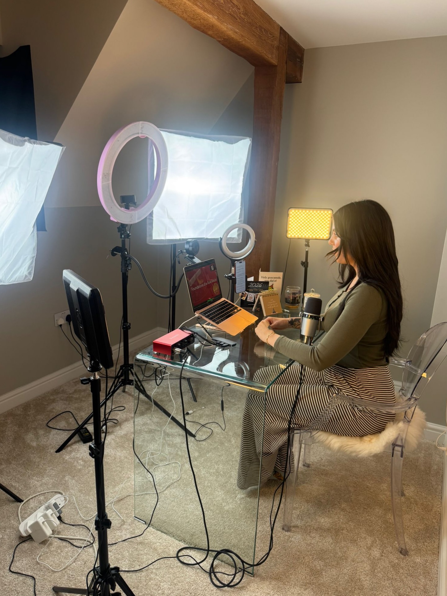 This is what coaching from home 🏠 looks like ❤️
About to deliver the 3rd Foundations of a Role Model Workshop to a group of teens that was available after the @role_model_summit
Do what you love and are good at and the rest will flow ⭐️