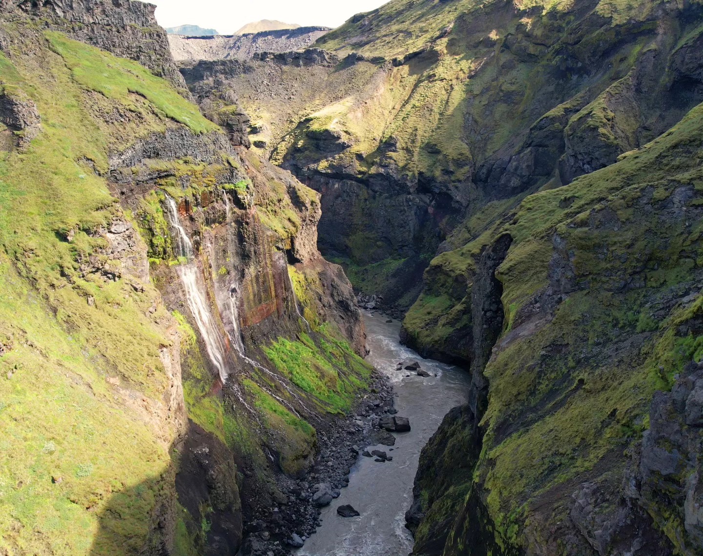 Iceland 🇮🇸
- Markarfljótsgljúfur -
Le canyon de la rivière Markarfljót est sans conteste l'un des plus impressionnant d'Islande avec une profondeur de 200m.
Depuis la piste F261, nous avons découvert l'entrée de cette profonde gorge où plonge une puissante cascade.
.
.
.
.
.
#iceland #iceland🇮🇸 #visiticeland #icelandphotography #iceland_photography #icelandroadtrip #icelandnature #icelandicnature #traveliceland #guidetoiceland #exploreiceland #icelandsecret #icelandscape #icelandadventure #iloveiceland #discovericeland #icelandexplored #southiceland #southiceland🇮🇸 #visitsouthiceland #landscapephotography #wonderful_places #discovernature #roamtheplanet #discoverearth #awesome_earthpix #beautifuldestinations #icelandcanyon #canyon