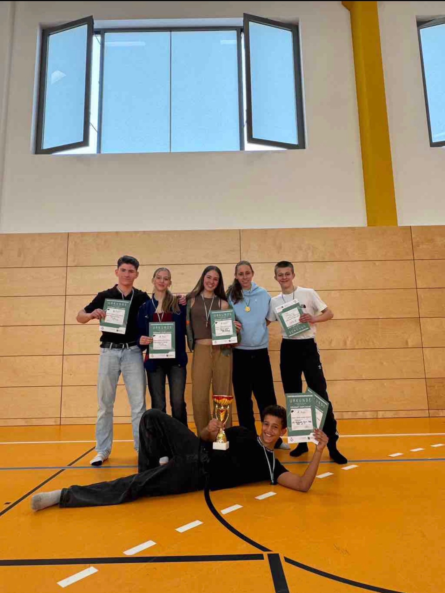 🥇 3x 1. Platz
🥈 1x 2. Platz
🥉 2x 3. Platz
🏆 1. Platz in der Mannschaftswertung – und noch ein Wanderpokal geht an uns!
Eine sehr starke Leistung zeigten unsere Sportlerinnen und Sportler am 10.03. beim Wettkampf „Stärkster Schüler & Sportlichste Schülerin“ in Wilkau-Haßlau. 💪
Wir sind stolz auf euch! Herzlichen Glückwunsch zu diesem Erfolg!!
#wettbewerb #sport #graupnergym