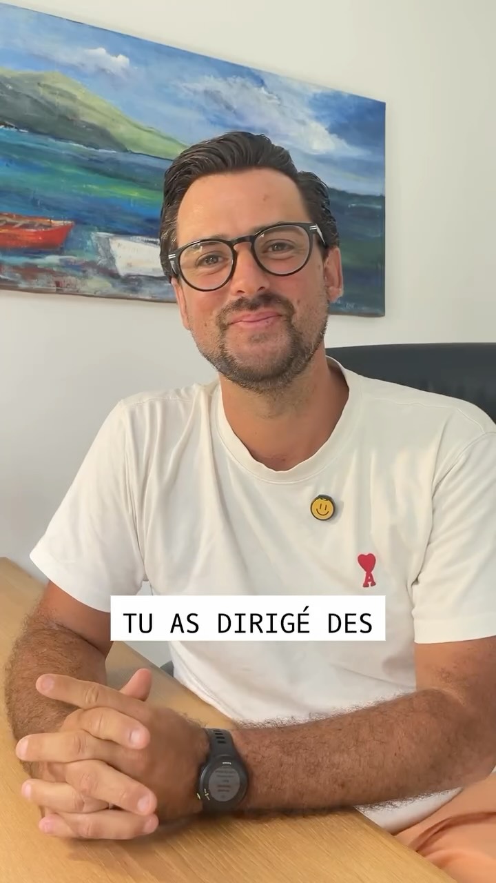 Jérémy Nobels : De la restauration au rôle de COO chez Pit padel. @pit_padel Nous discutons avec Jérémy Nobels de son parcours de quinze à vingt ans dans la restauration et l’événementiel, et de la façon dont cette expérience le prépare à son rôle de COO chez Pitpadel. Il explique comment diriger plusieurs établissements lui a appris à penser globalement et à rendre les visions concrètes et viables. Nous explorons également ce que la restauration et l’événementiel lui ont enseigné sur l’importance de l’anticipation et de la précision dans l’expérience client, ainsi que le choix stratégique de limiter les séjours Pitpadel à douze participants pour garantir une cohésion de groupe et des coachings personnalisés. #Pitpadel #COO #Restauration #Événementiel #Leadership Gestion ExperienceClient Anticipation Cohésion Entrepreneuriat Coaching Qualité Discipline