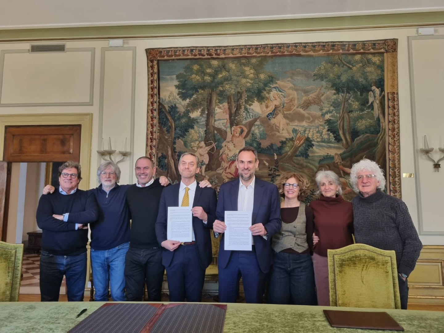 Oggi abbiamo firmato una convenzione triennale con @comuneditreviso_ per continuare il nostro impegno, ancor più determinati, per riportare Prato della Fiera a tutta la città.
10 anni di felice e allegro lavoro, grazie a tantissime persone ed organizzazioni che hanno creduto, con noi, in un futuro diverso.
Continuate a seguirci.
#prato
#rigenerazioneurbana
#treviso
