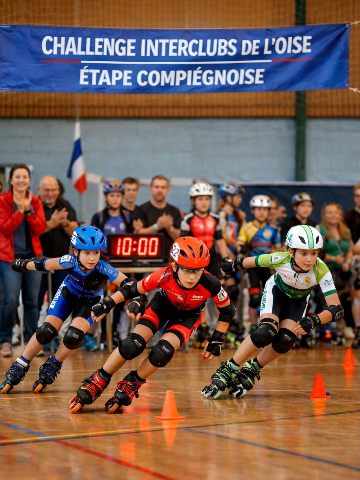 📣 Challenge Interclubs de l’Oise – Étape Compiégnoise ! 🛼
Le Roller Club de Compiègne est heureux d’accueillir ce dimanche l’étape Compiégnoise du Challenge Interclubs de l’Oise !
📍 Lieu : Gymnase de Royalieu
🕘 Accueil : à partir de 9h30
🏁 Début des épreuves : 10h00
Venez encourager les patineurs des clubs de l’Oise qui s’affronteront dans une ambiance sportive et conviviale ! 💪🔥
Nous vous attendons nombreux pour soutenir les participants et partager ce beau moment de sport.
#RollerCompiègne #Roller #ChallengeInterclubs #Oise #Sport