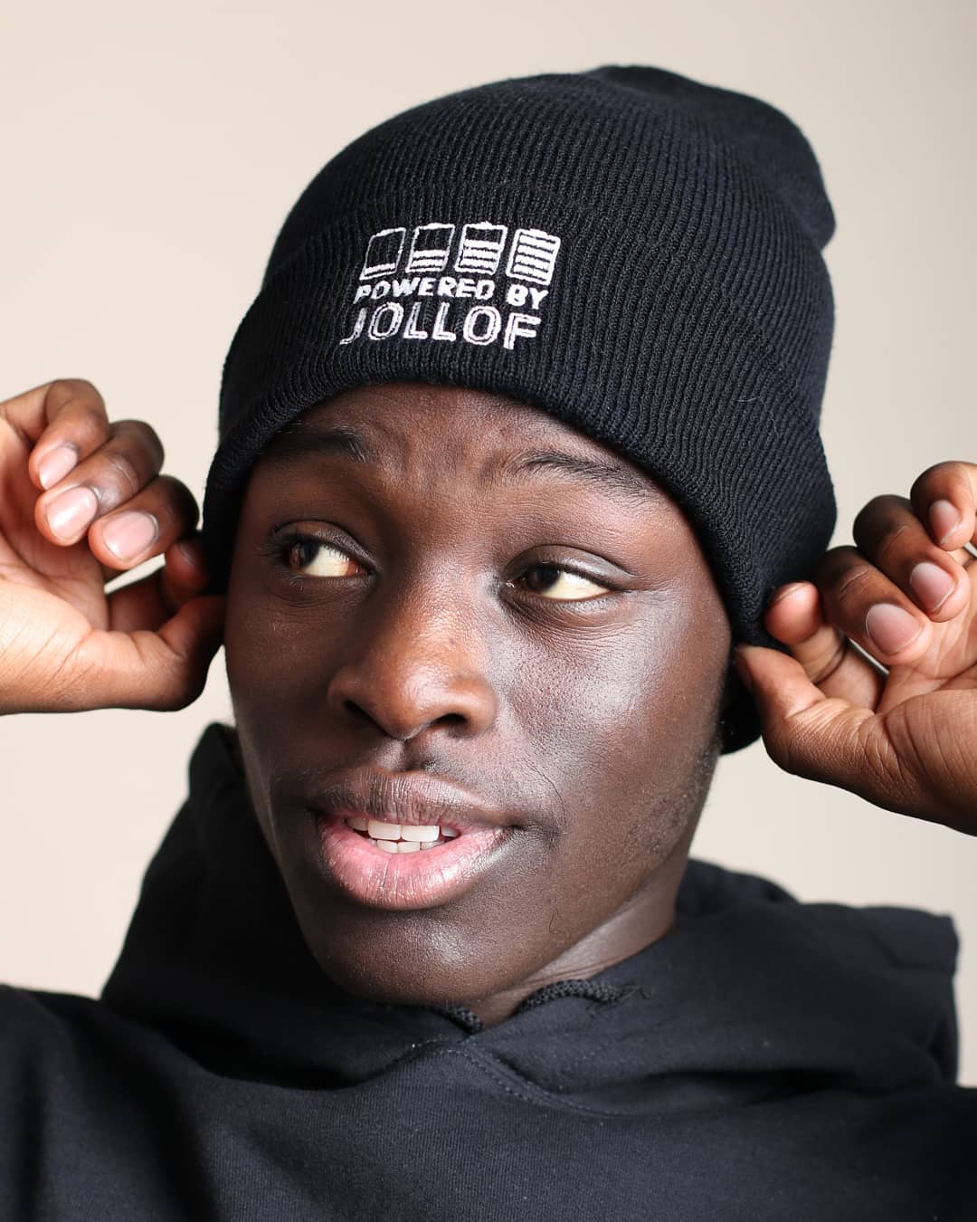 time to power up!
photographer: @cocoshawvisuals
brand: @everydayfroday
location: @renaissance_studios_