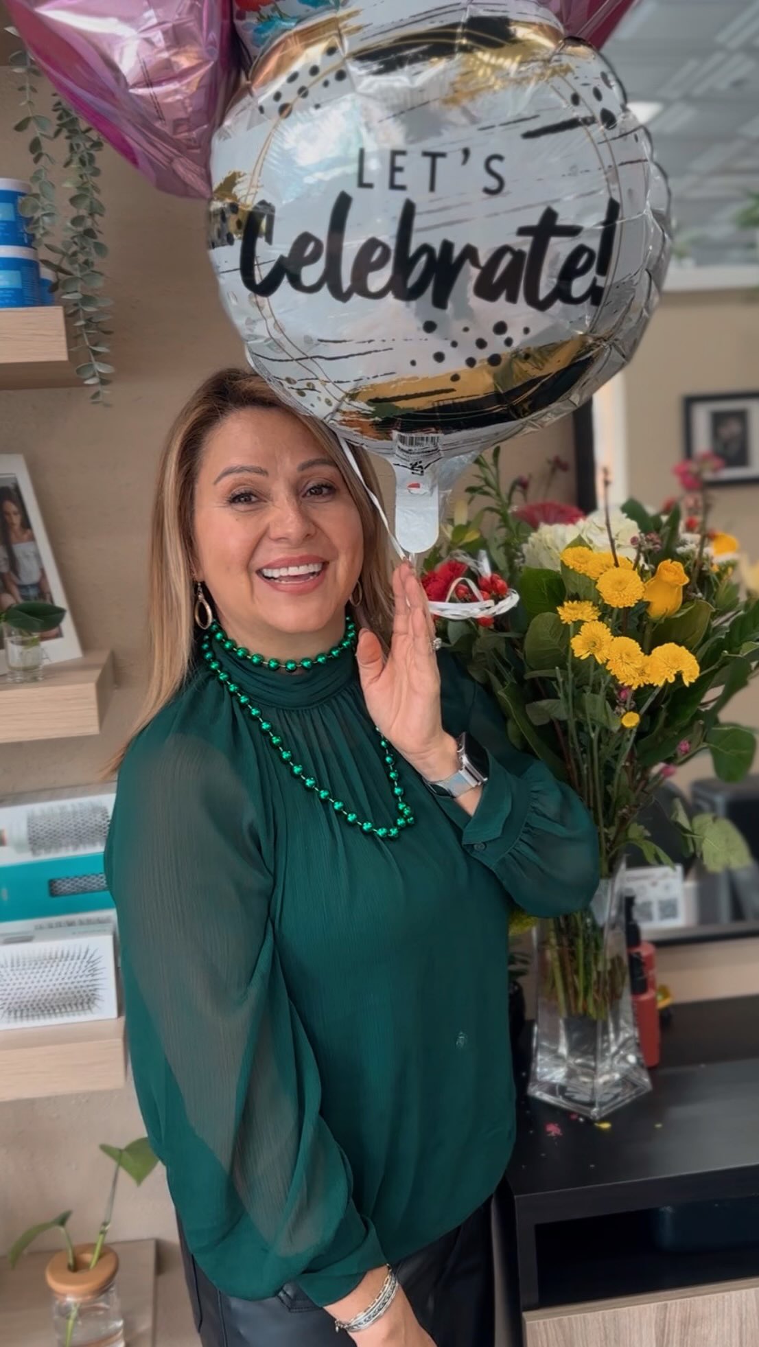 Happy Birthday to our favorite leading lady! We hope you feel all the love today, and know how much you mean to your team. 🩷✨🩷✨
.
.
.
.
.
#artehairstudio #rentonwa #bellevuewa #rentonhairstylist #modernsalon